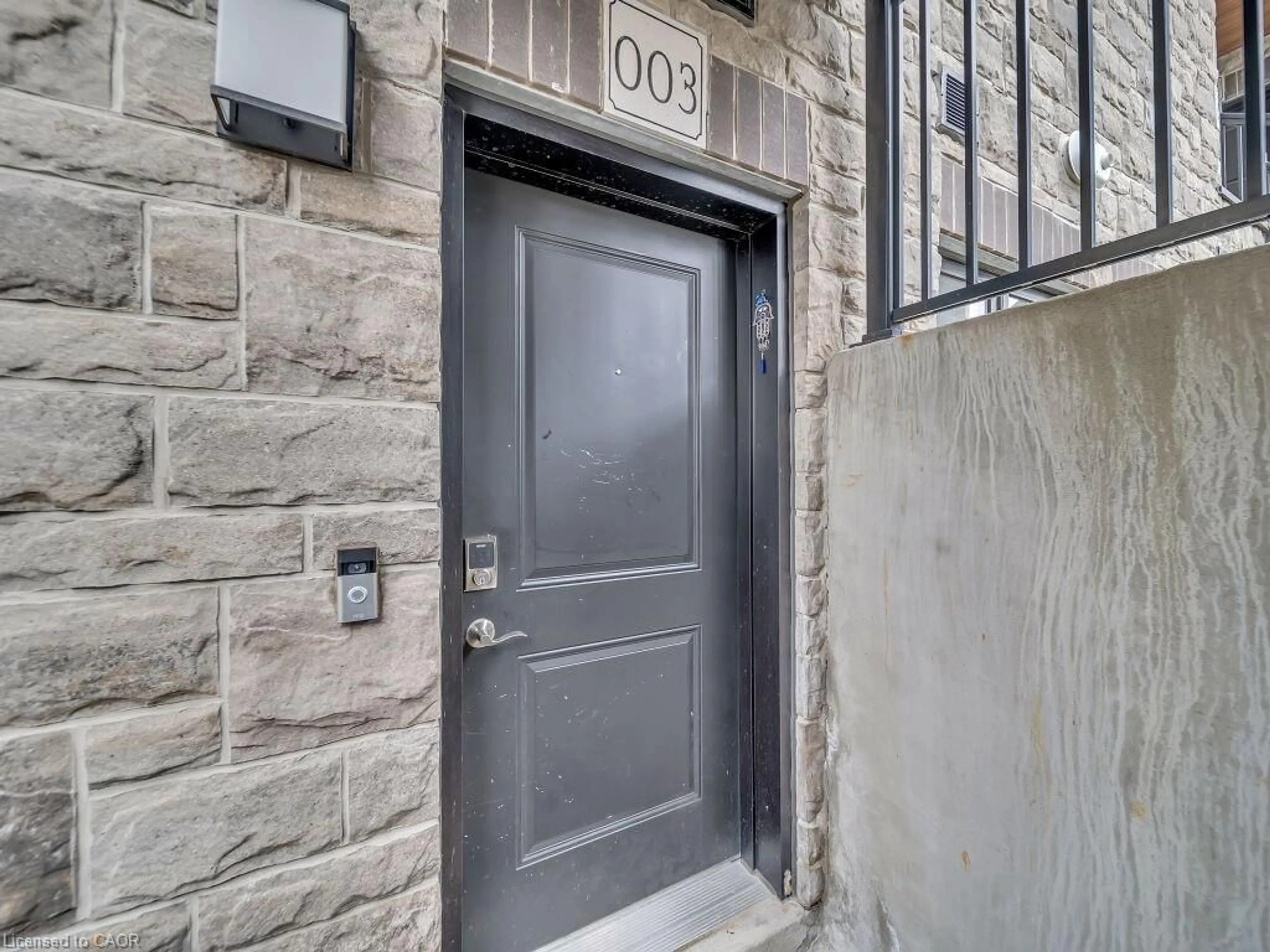 Indoor entryway for 408 Guelph Ave #3, Cambridge Ontario N3C 2V3