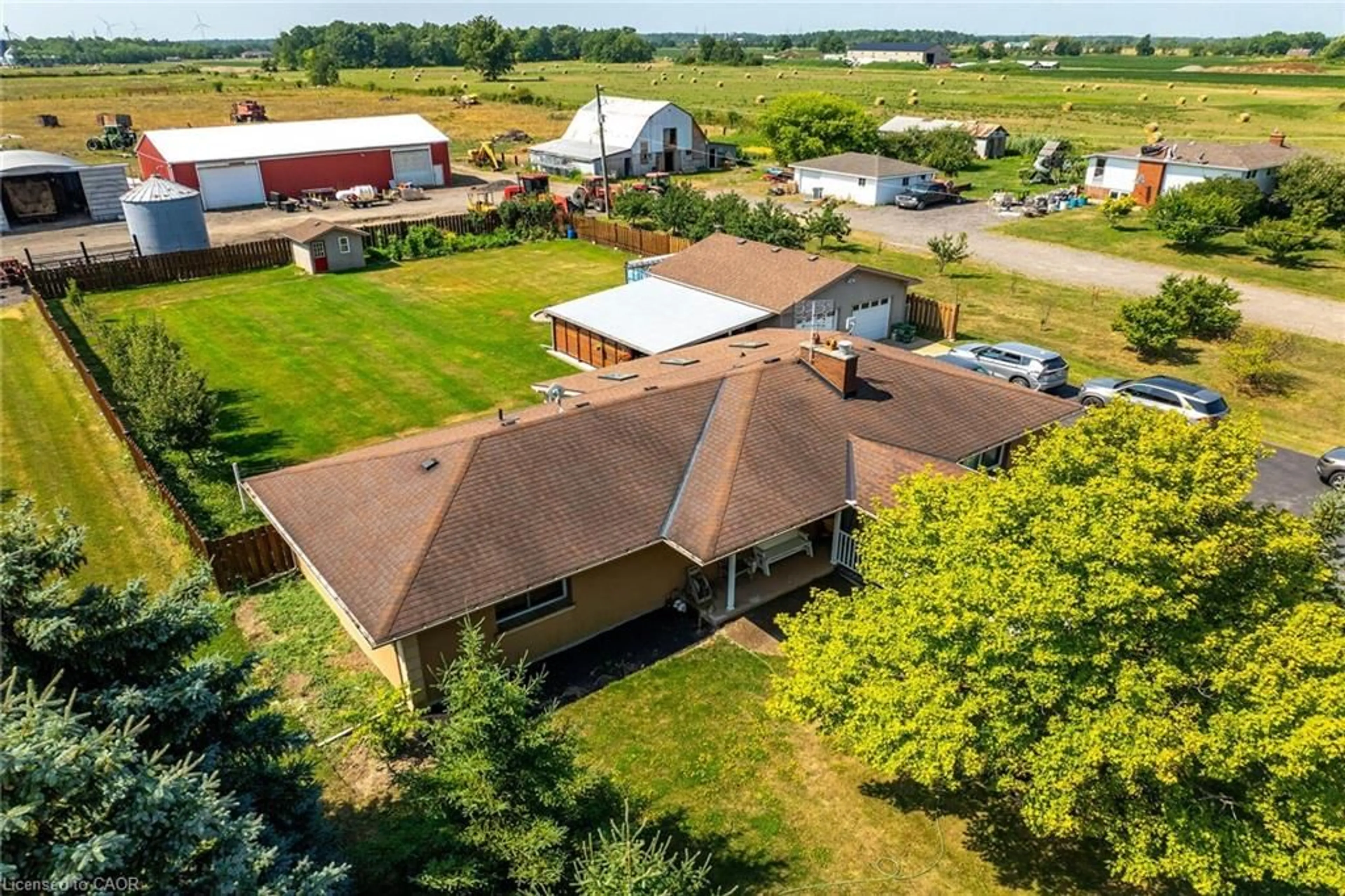 A pic from outside/outdoor area/front of a property/back of a property/a pic from drone, building for 982 Highland Rd, Stoney Creek Ontario L8J 3G9
