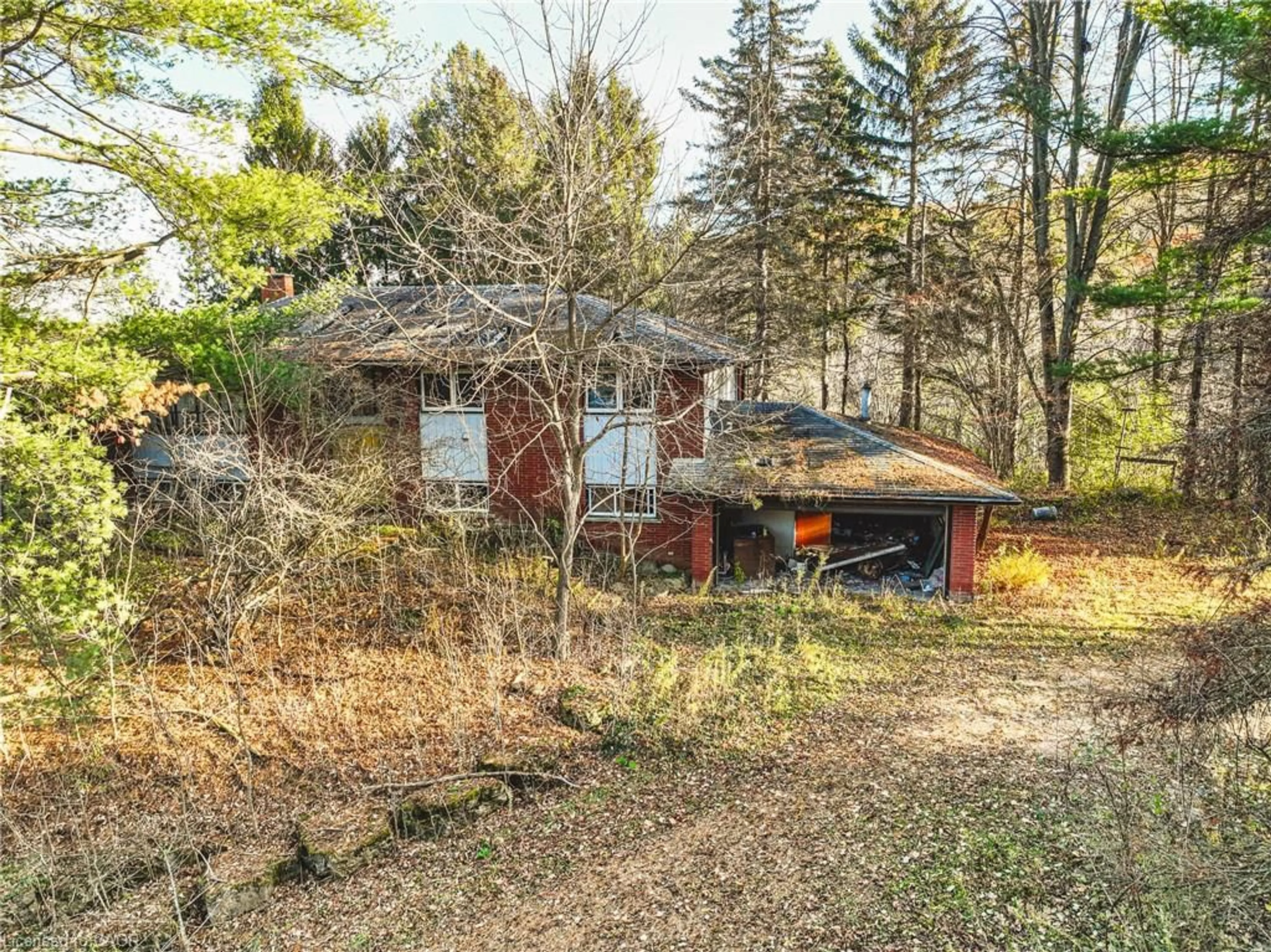 A pic from outside/outdoor area/front of a property/back of a property/a pic from drone, unknown for 1296 Mineral Springs Rd, Ancaster Ontario L9H 5E3