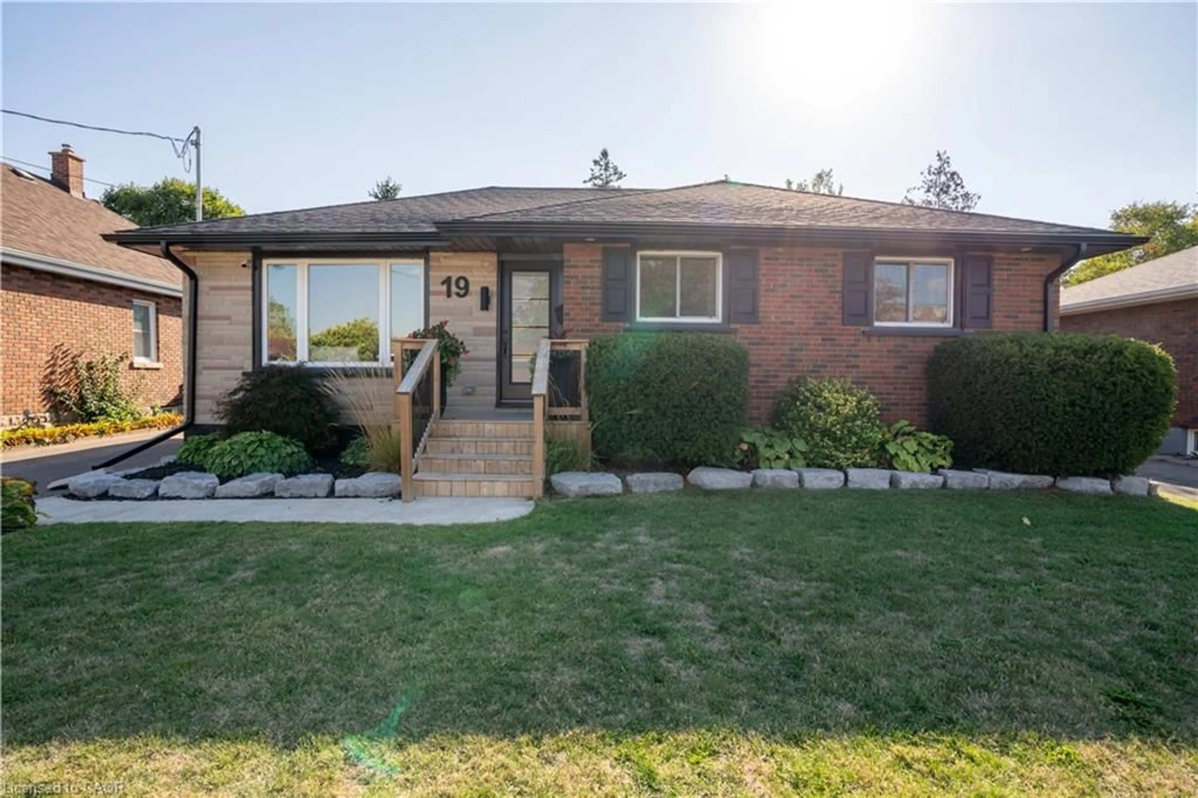 Home with brick exterior material, street for 19 Russell St, Brantford Ontario N3R 1Y8