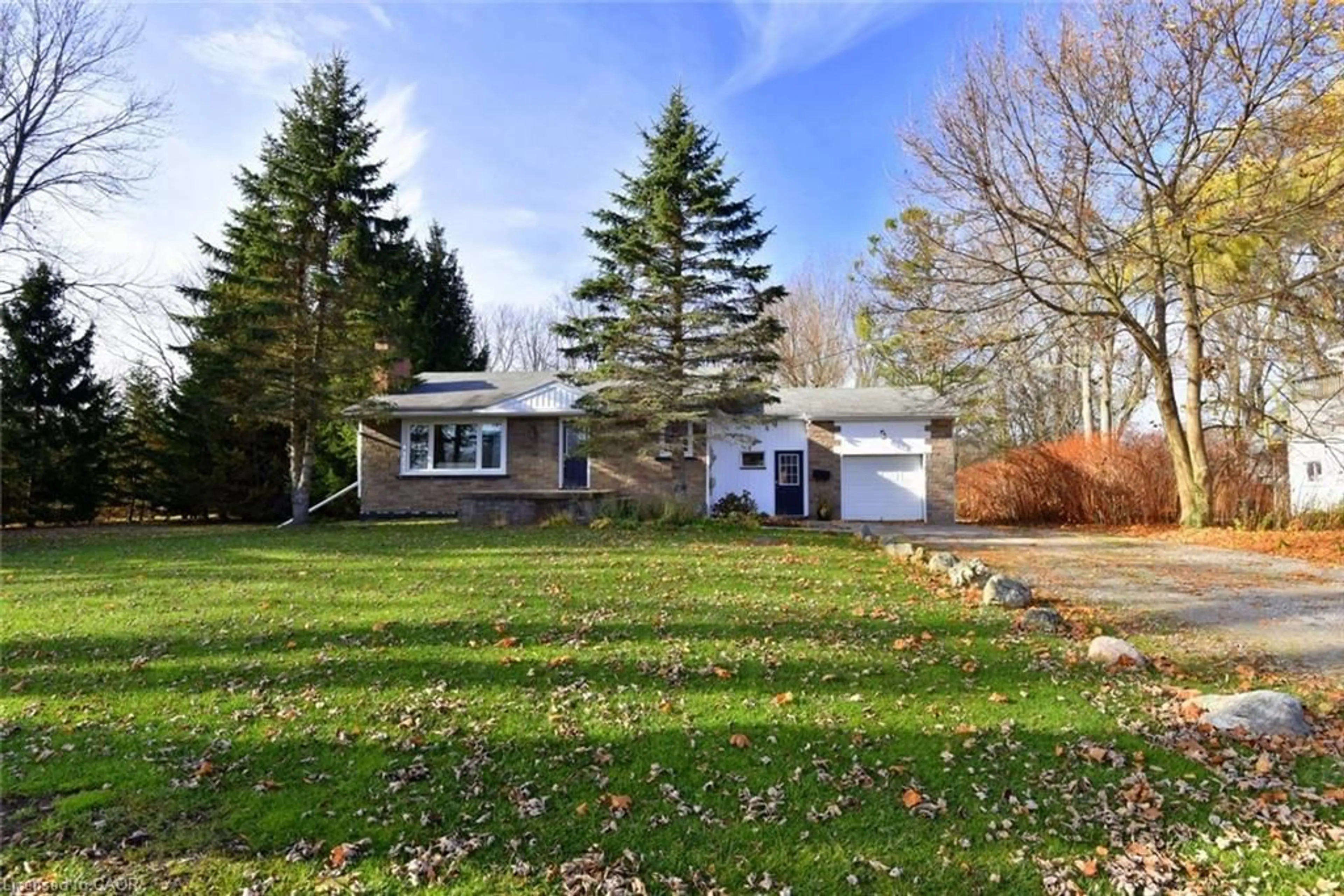 A pic from outside/outdoor area/front of a property/back of a property/a pic from drone, street for 104 Diltz Rd, Dunnville Ontario N1A 2V5