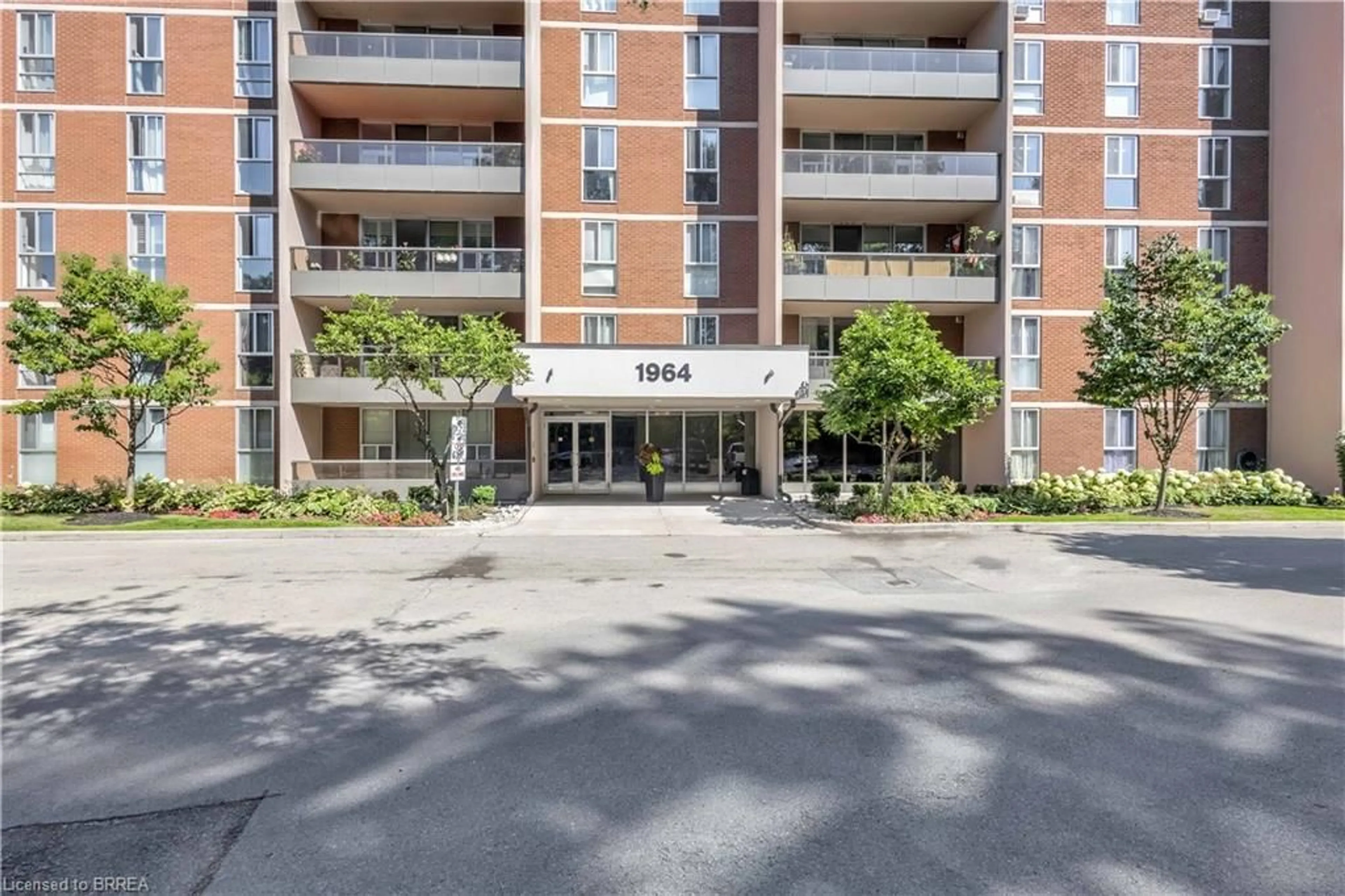 Indoor foyer for 1964 Main St #507, Hamilton Ontario L8S 1J5