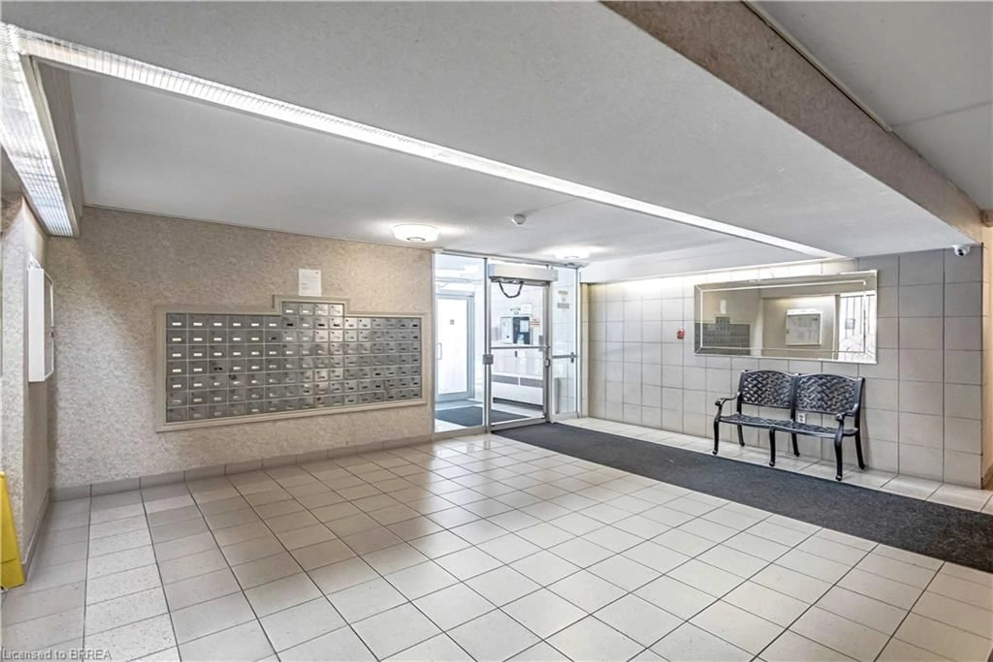 Indoor foyer for 1964 Main St #507, Hamilton Ontario L8S 1J5