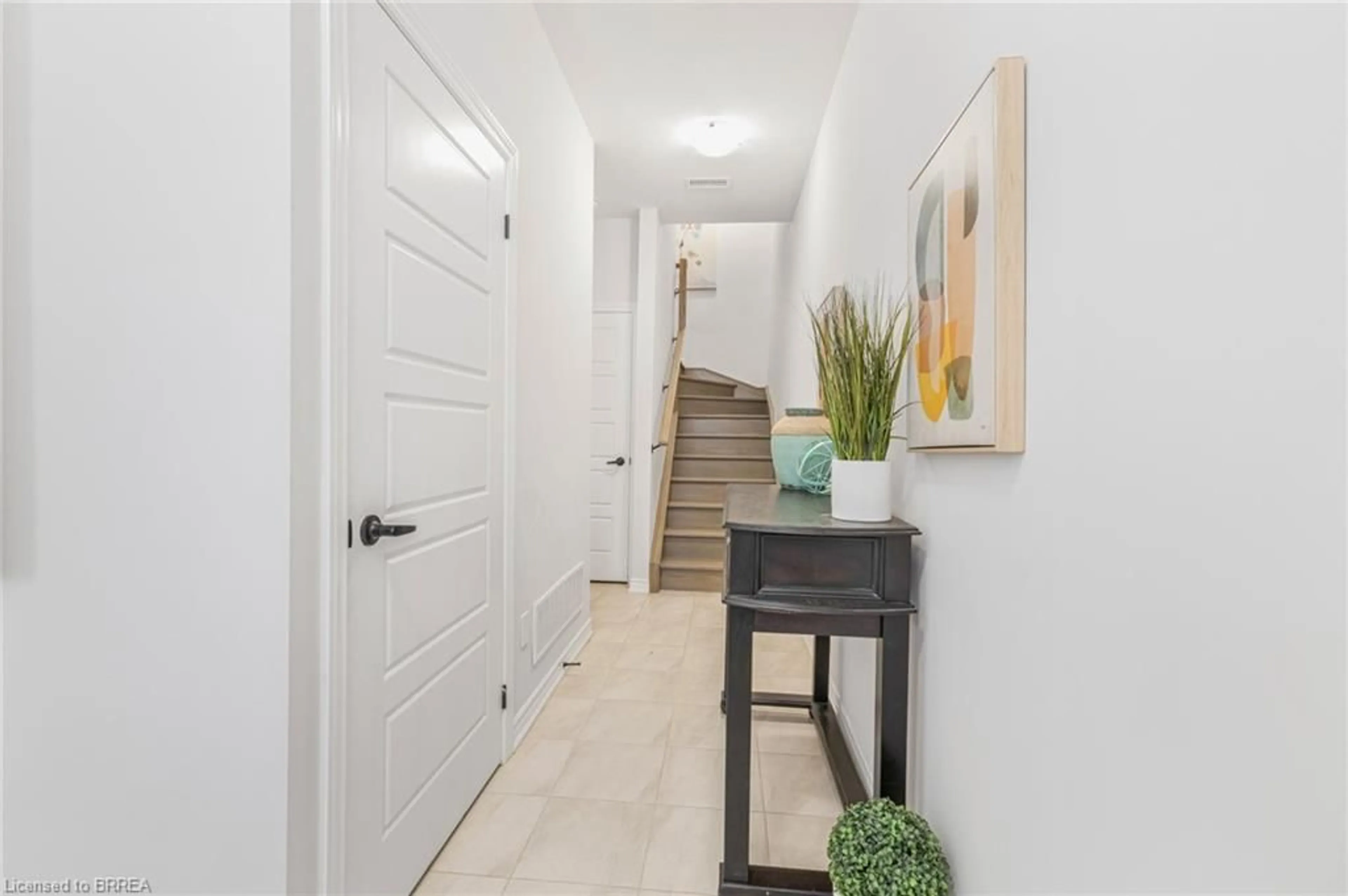 Indoor entryway for 677 Park Rd #150, Brantford Ontario N3R 0C2