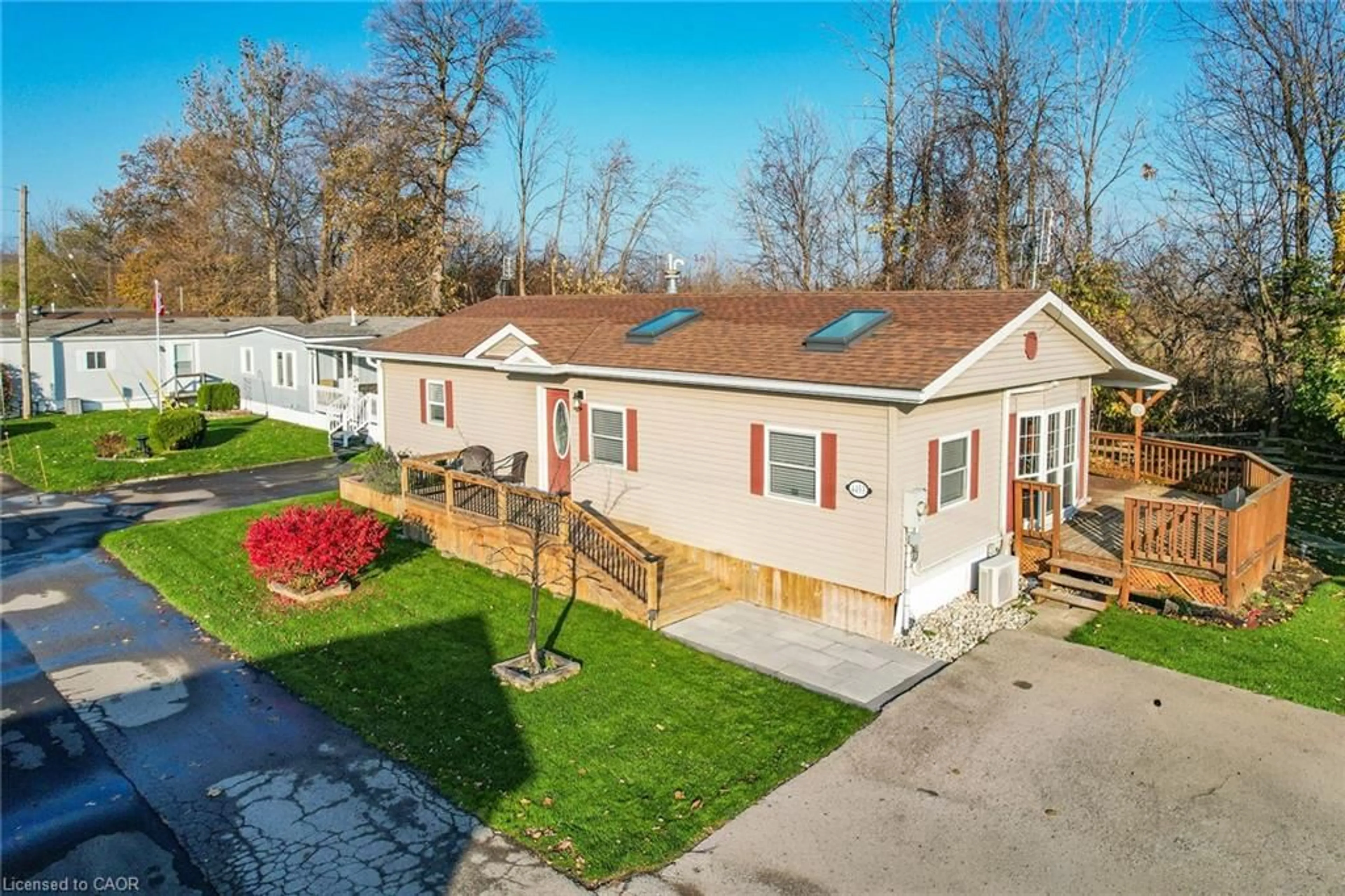 A pic from outside/outdoor area/front of a property/back of a property/a pic from drone, water/lake/river/ocean view for 4453 Timothy Lane, Beamsville Ontario L3J 0W1