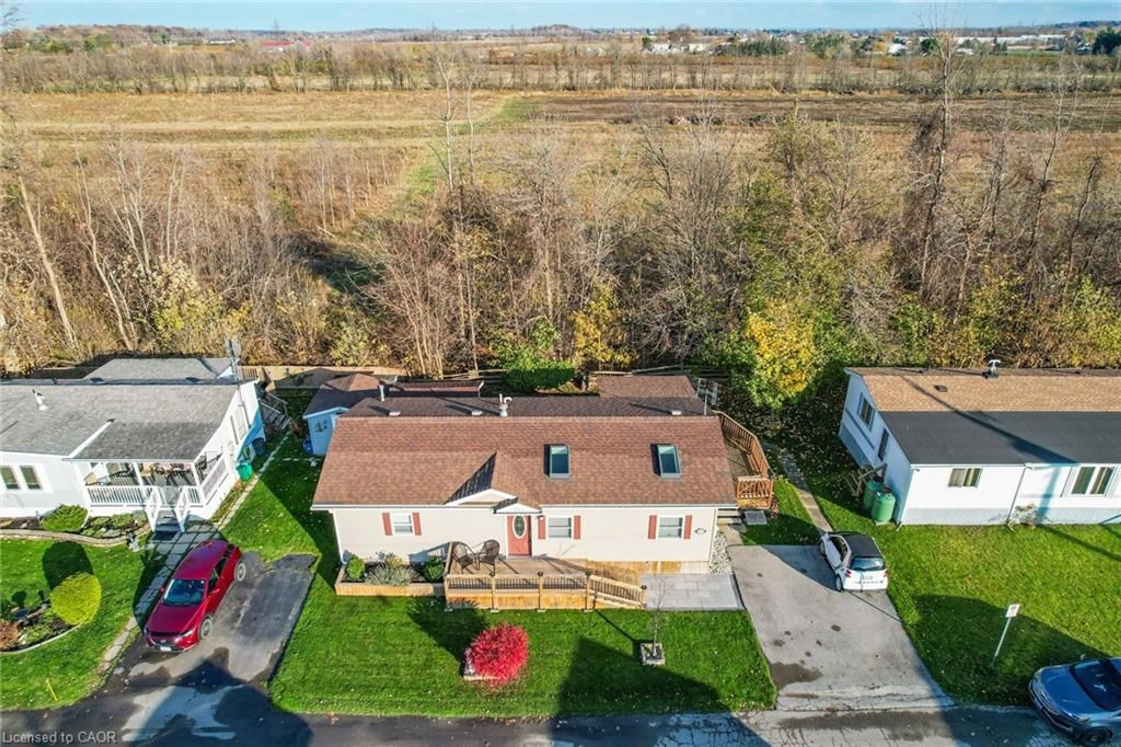 A pic from outside/outdoor area/front of a property/back of a property/a pic from drone, unknown for 4453 Timothy Lane, Beamsville Ontario L3J 0W1