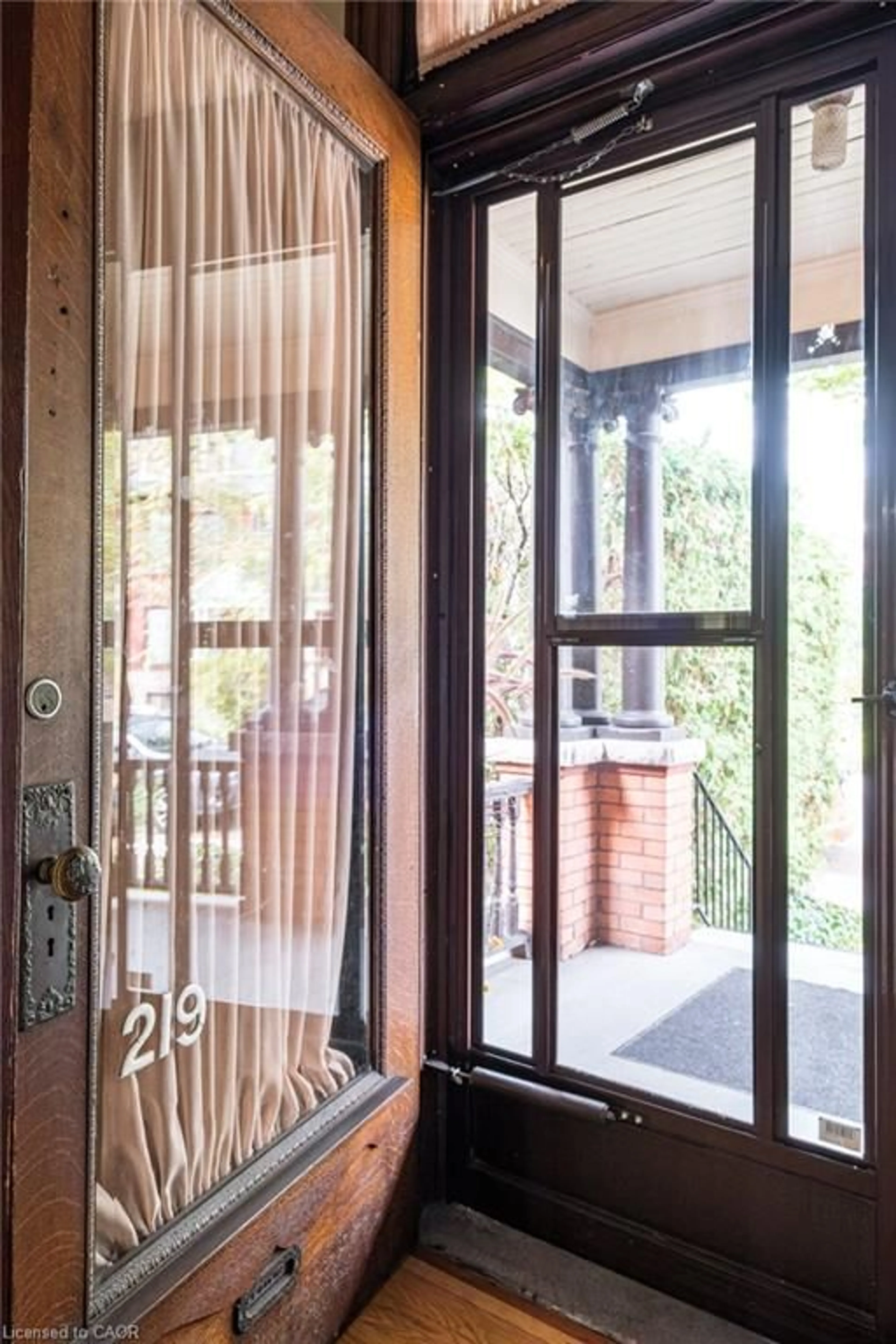 Indoor entryway for 219 Charlton Ave, Hamilton Ontario L8P 2E3
