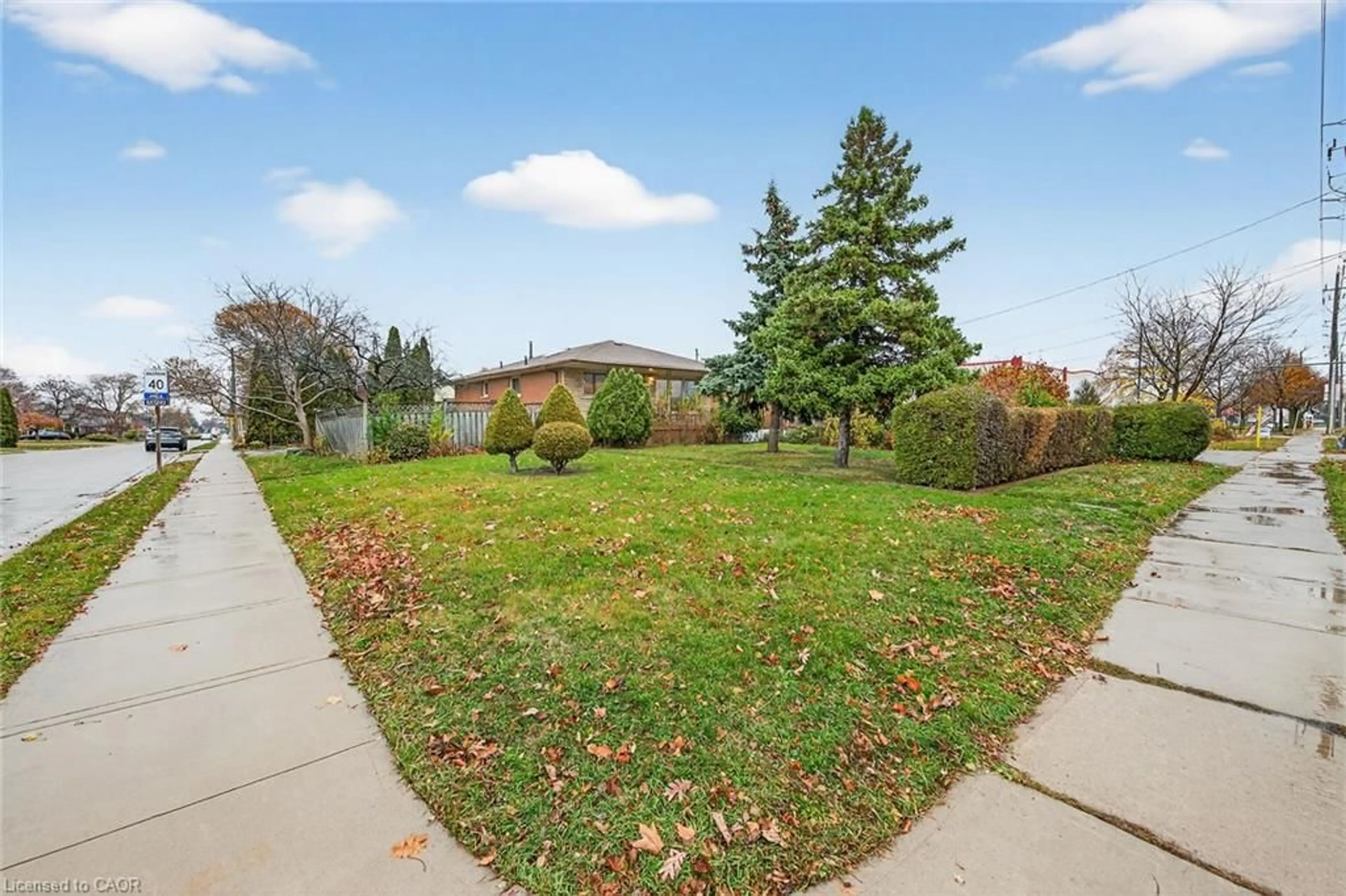 Patio, street for 255 Highway 8, Hamilton Ontario L8G 1E4