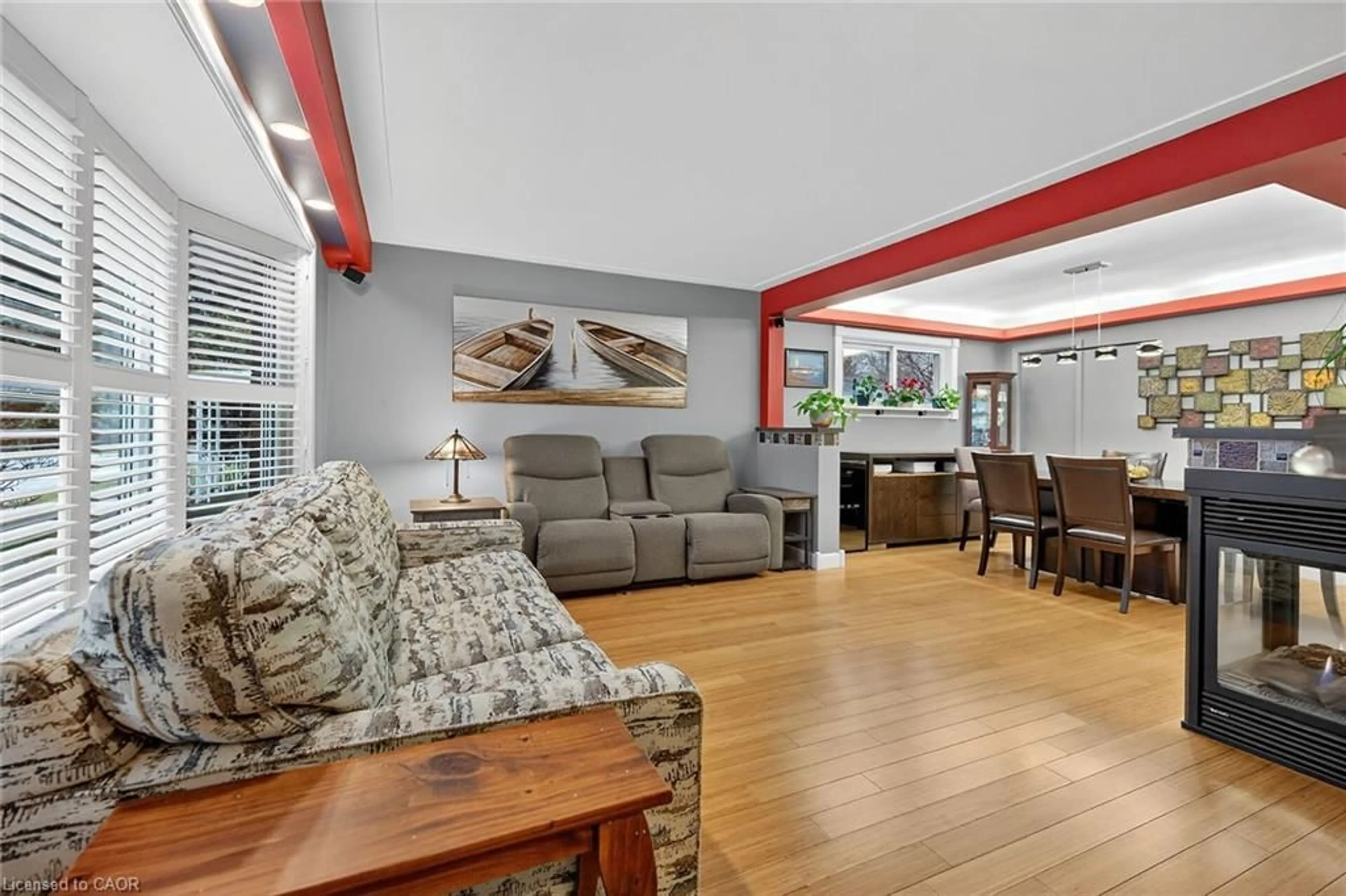 Living room with furniture, unknown for 72 Viceroy Crt, Hamilton Ontario L9A 3Y4