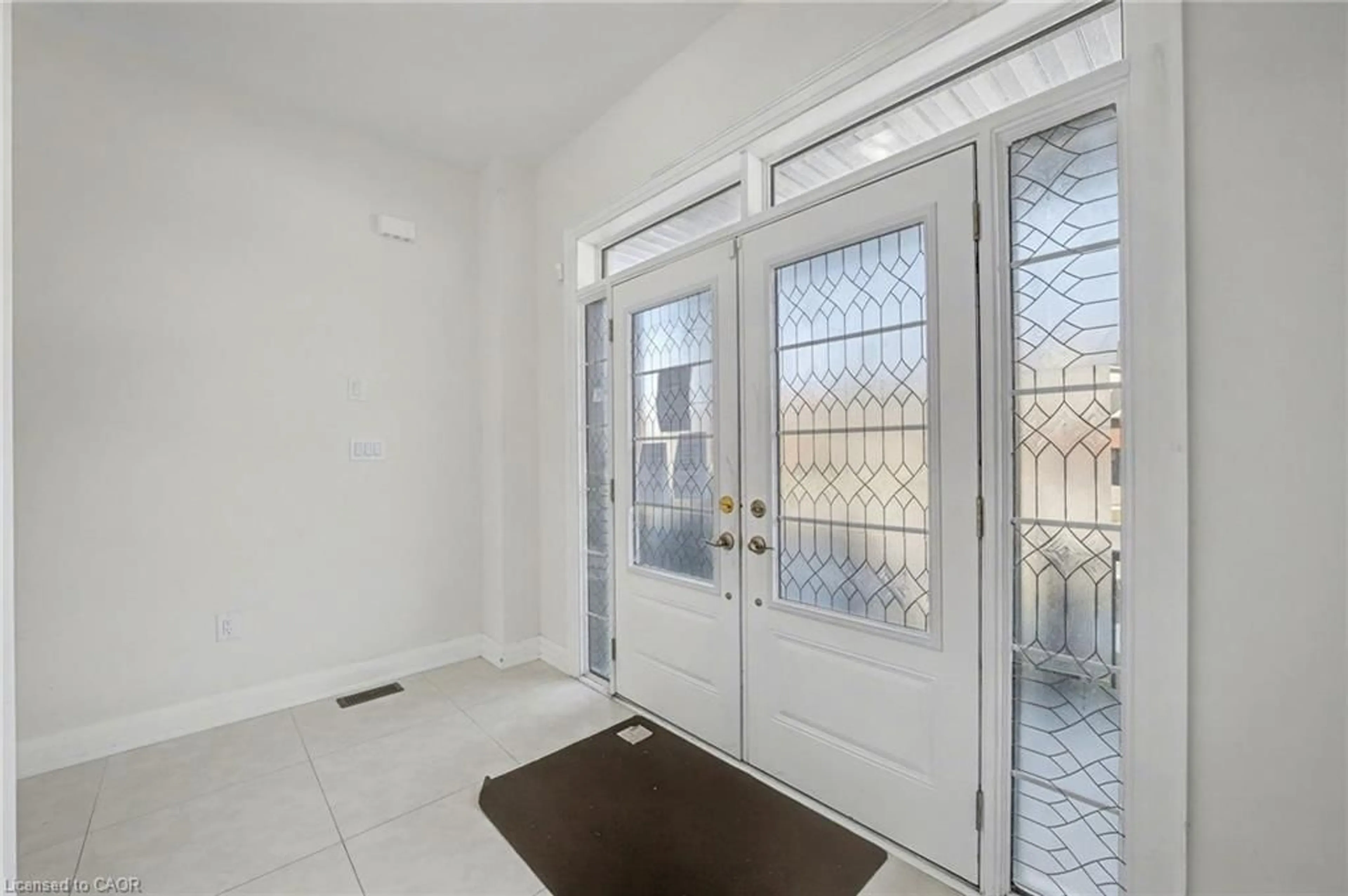 Indoor entryway for 343 Northglen Blvd, Bowmanville Ontario L1C 7E2