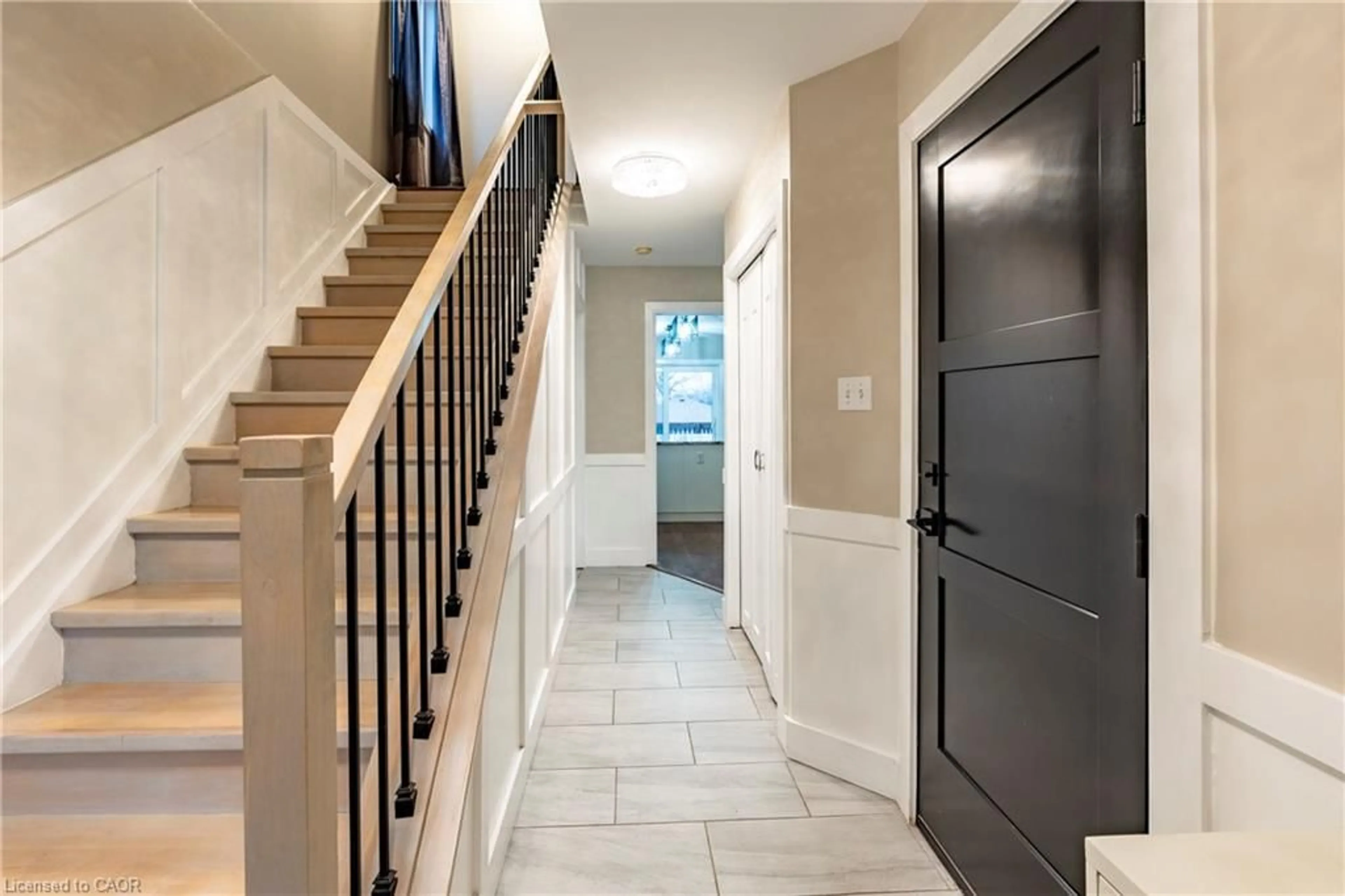 Indoor entryway for 83 Burnaby Cres, Kitchener Ontario N2N 3A1