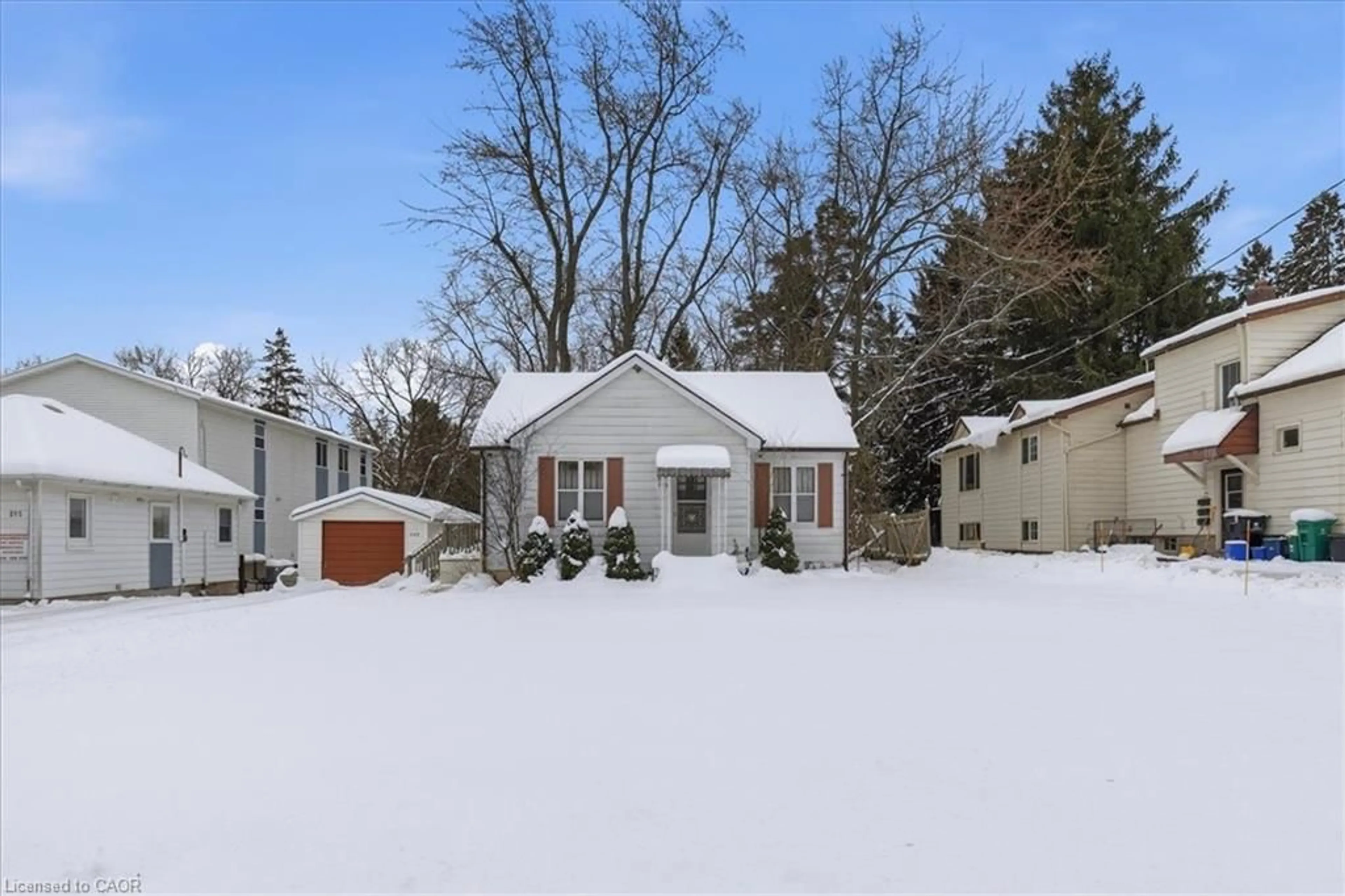 A pic from outside/outdoor area/front of a property/back of a property/a pic from drone, street for 389 Erb St, Waterloo Ontario N2L 1W7