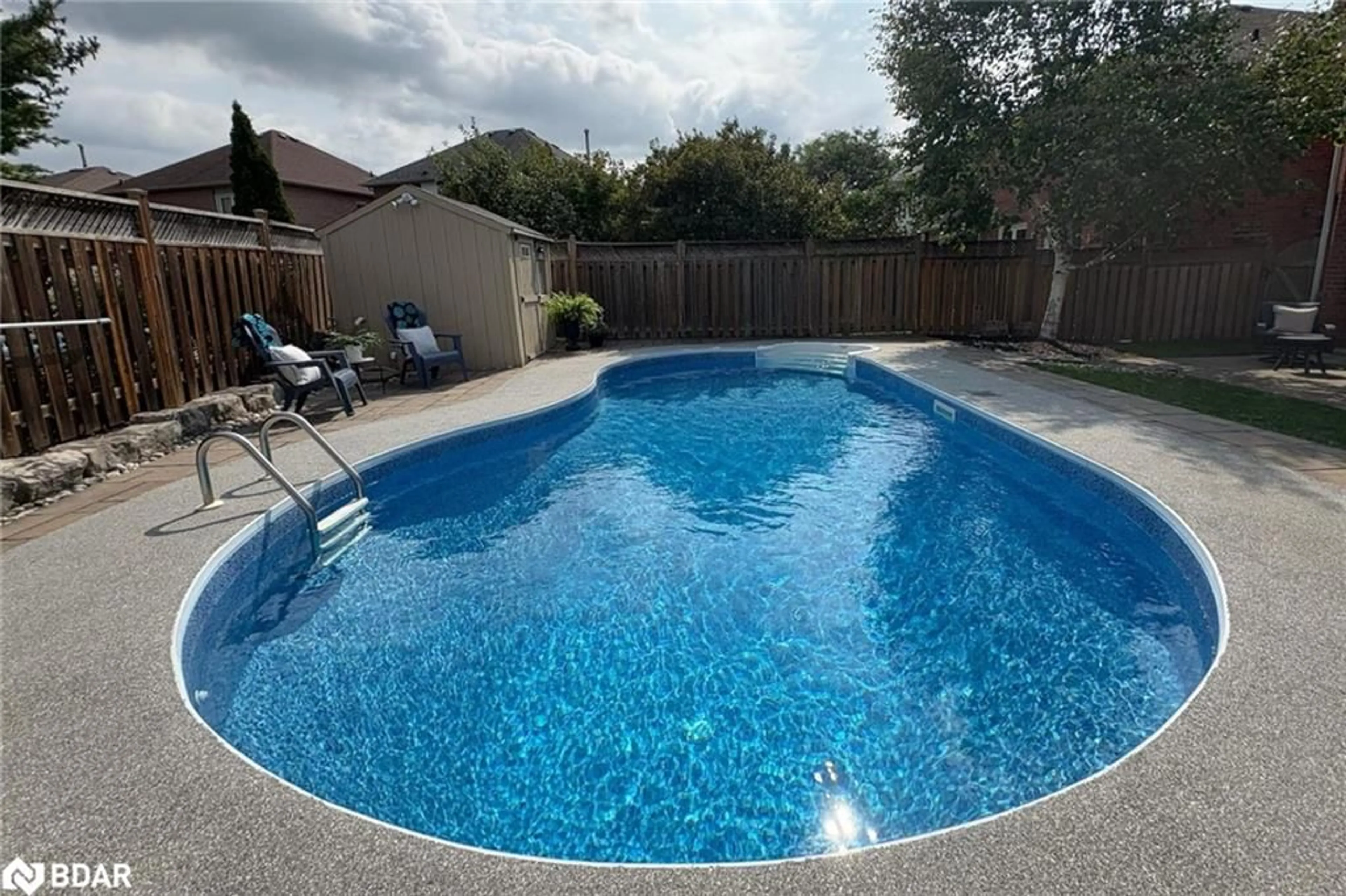 Pool for 33 Harrop Ave, Georgetown Ontario L7G 5R4