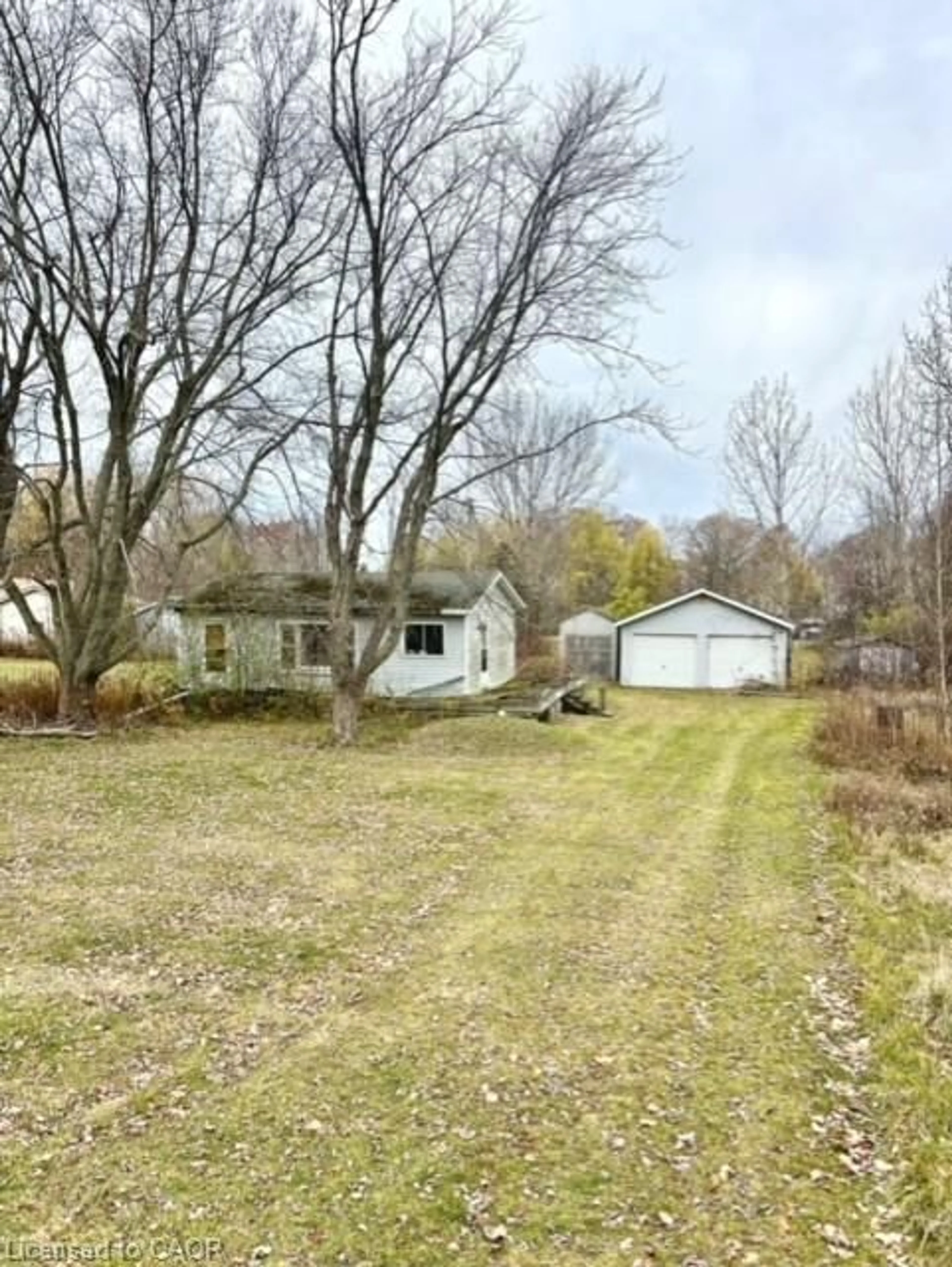 A pic from outside/outdoor area/front of a property/back of a property/a pic from drone, street for 740 Lakeshore Rd, Dunnville Ontario N1A 2W6