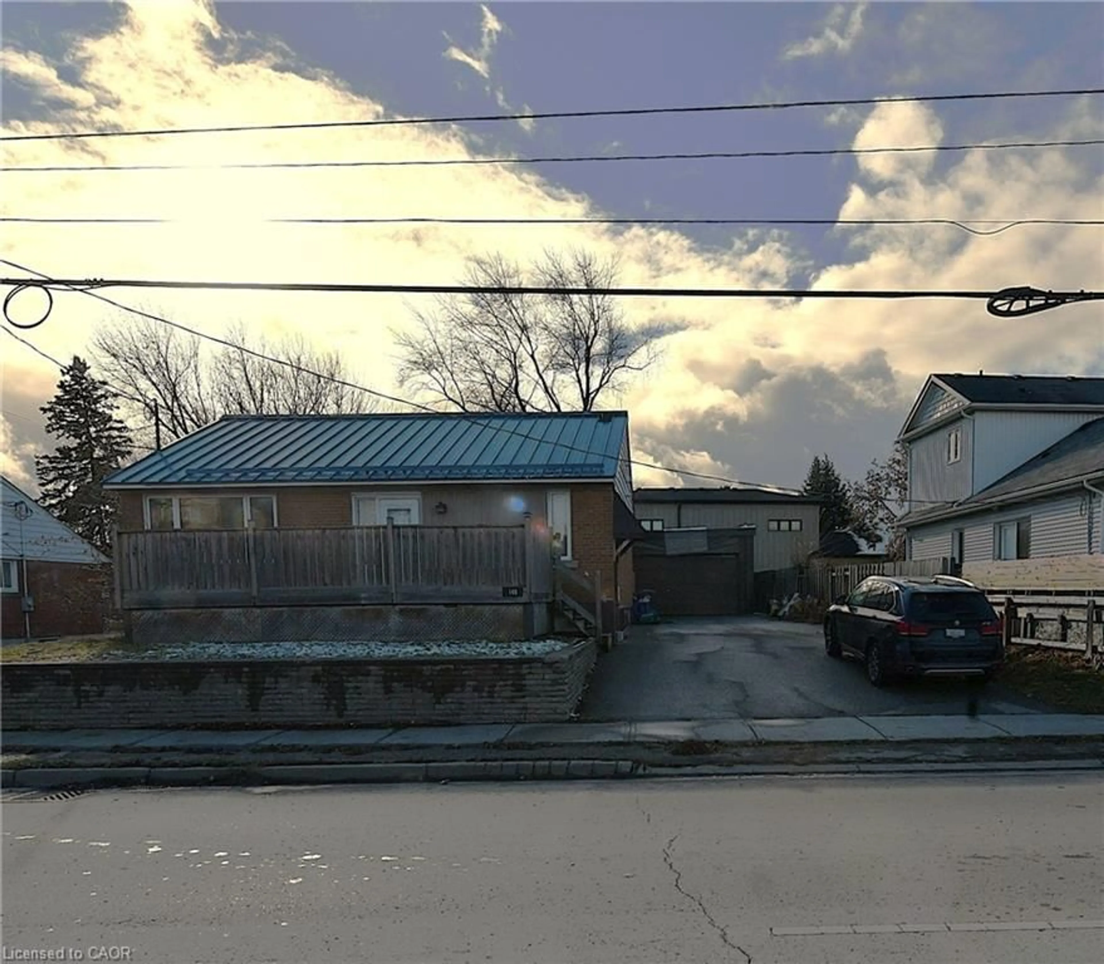A pic from outside/outdoor area/front of a property/back of a property/a pic from drone, street for 148 Ontario St, Milton Ontario L9T 2T4