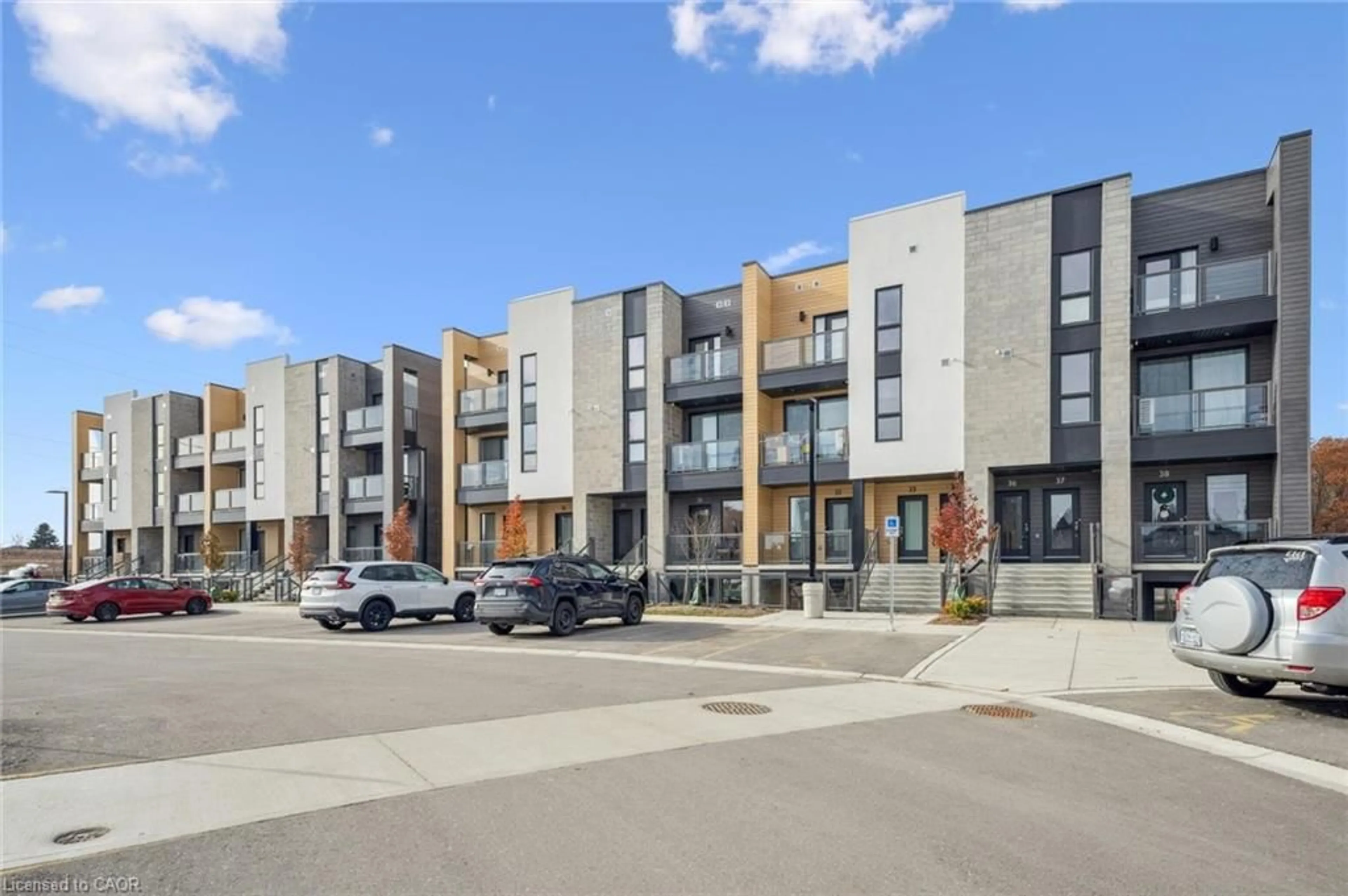 Patio, street for 261 Woodbine Ave #35, Kitchener Ontario N2R 0S7