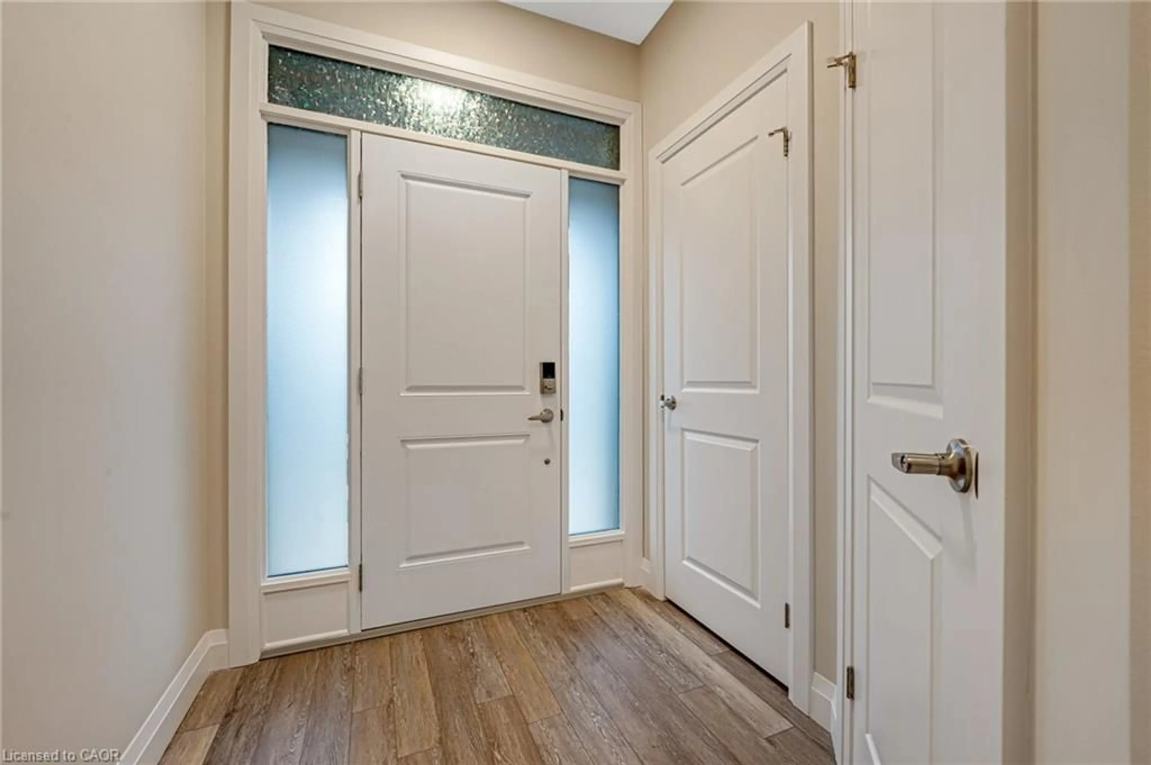 Indoor entryway for 143 Elgin St #24, Cambridge Ontario N1R 0E1