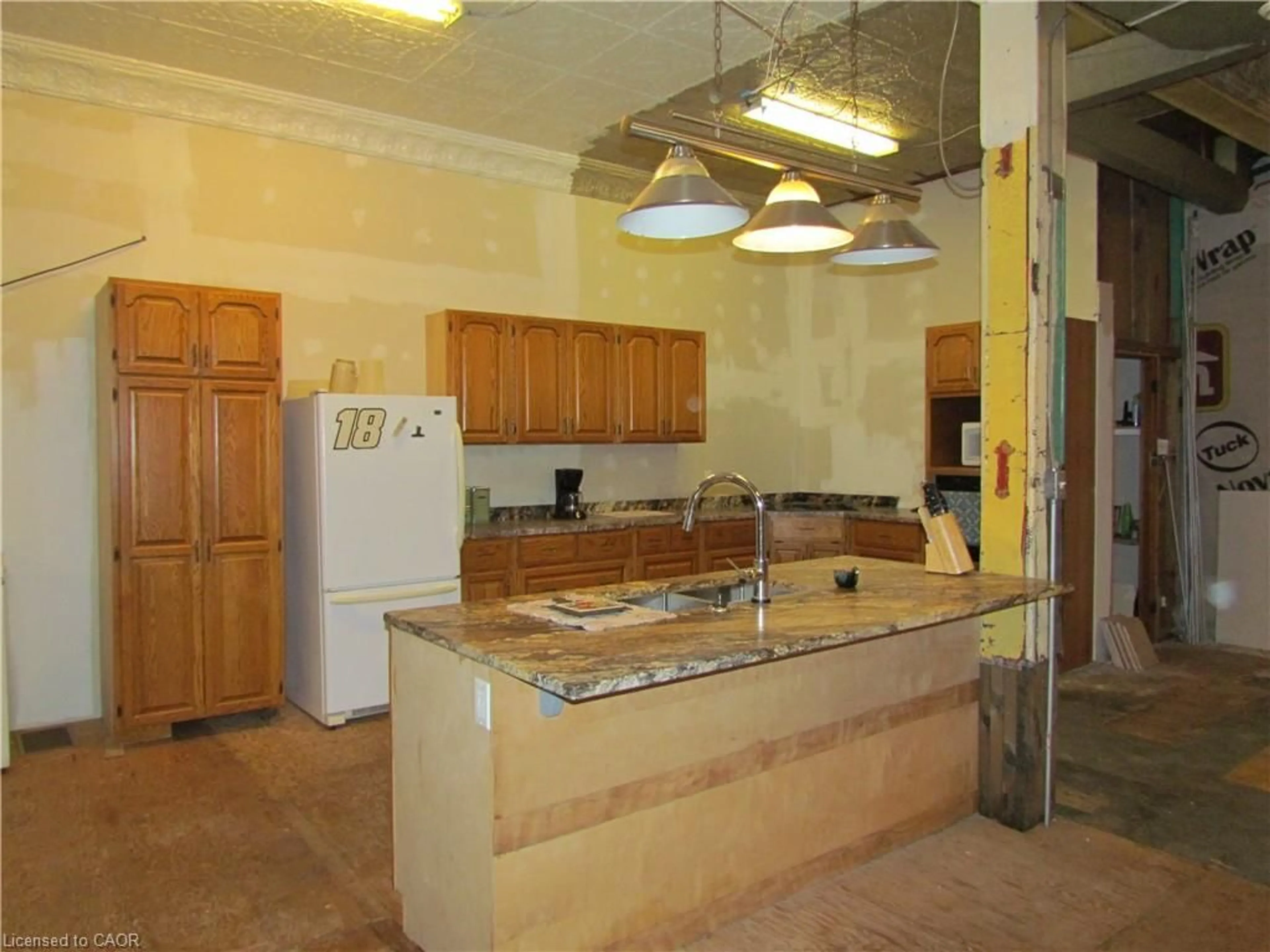 Standard kitchen, ceramic/tile floor for 1523 Lakeshore Rd, Clear Creek Ontario N0E 1C0