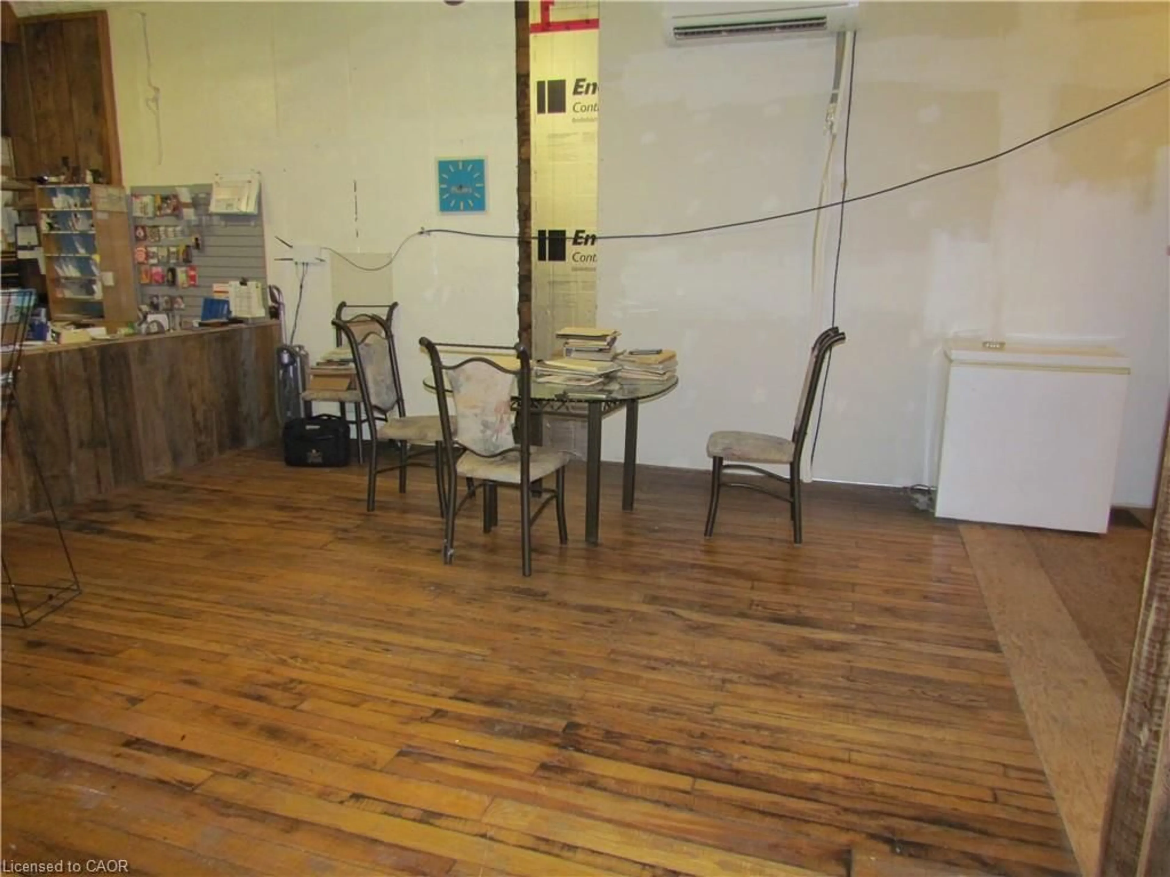 A pic of a room for 1523 Lakeshore Rd, Clear Creek Ontario N0E 1C0