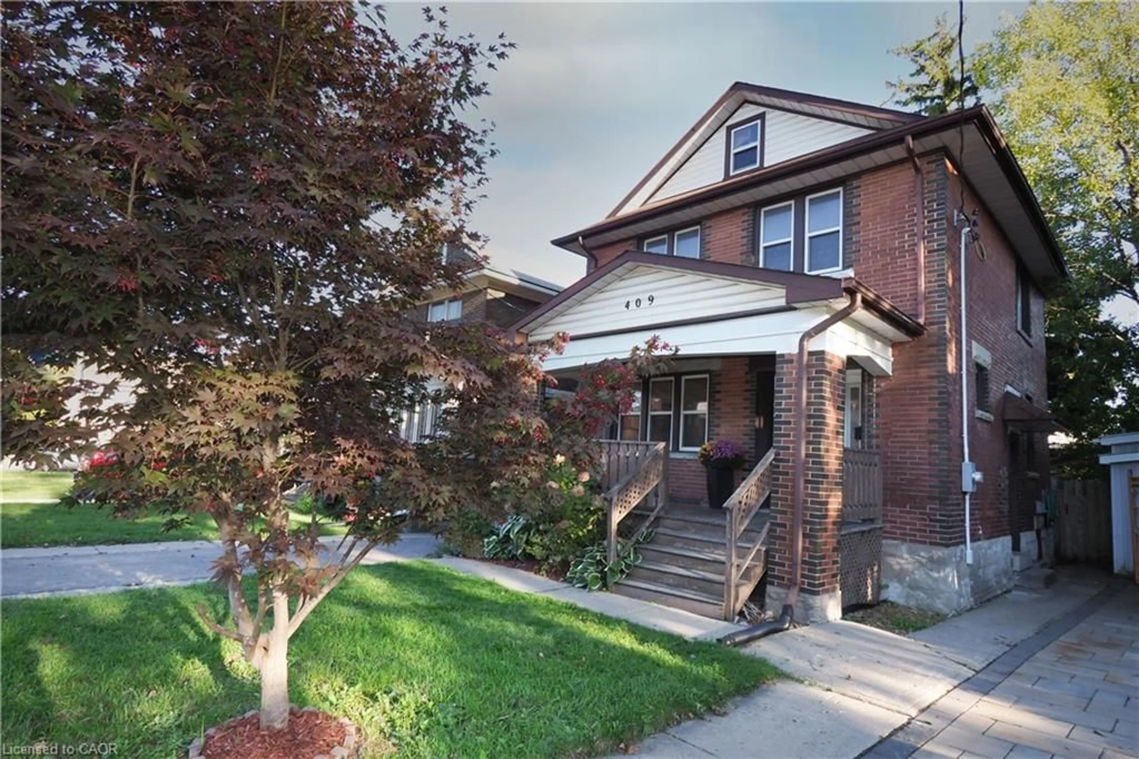 Home with brick exterior material, street for 409 Wellington St, Kitchener Ontario N2H 5L3