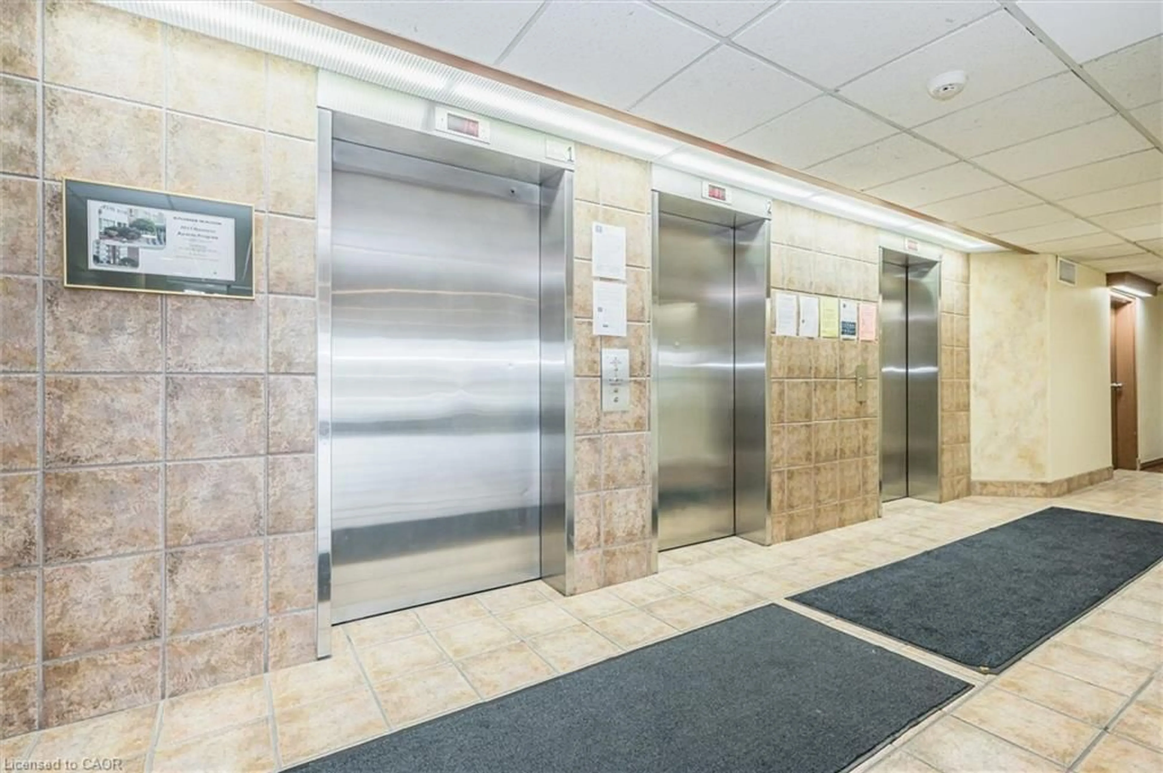 Indoor foyer for 55 Green Valley Dr #607, Kitchener Ontario N2P 1Z6