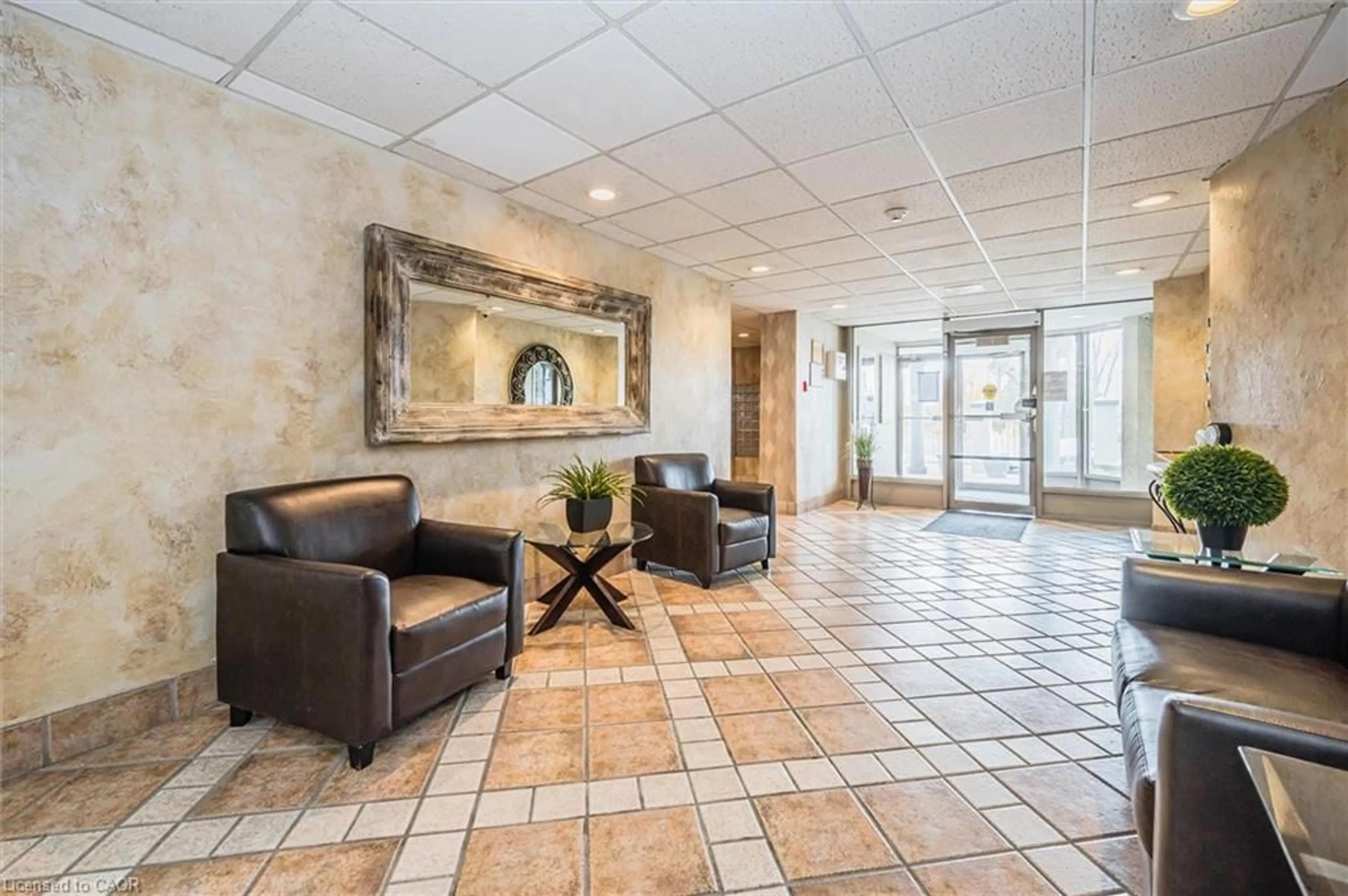 Lobby for 55 Green Valley Dr #607, Kitchener Ontario N2P 1Z6