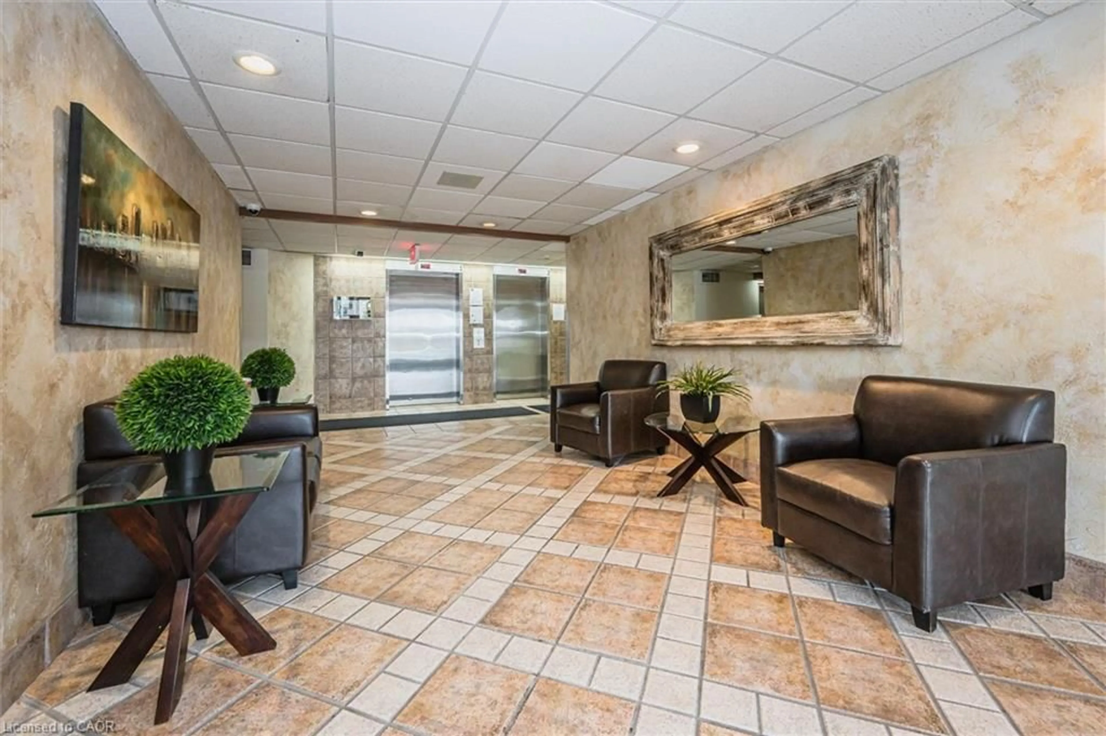 Lobby for 55 Green Valley Dr #607, Kitchener Ontario N2P 1Z6