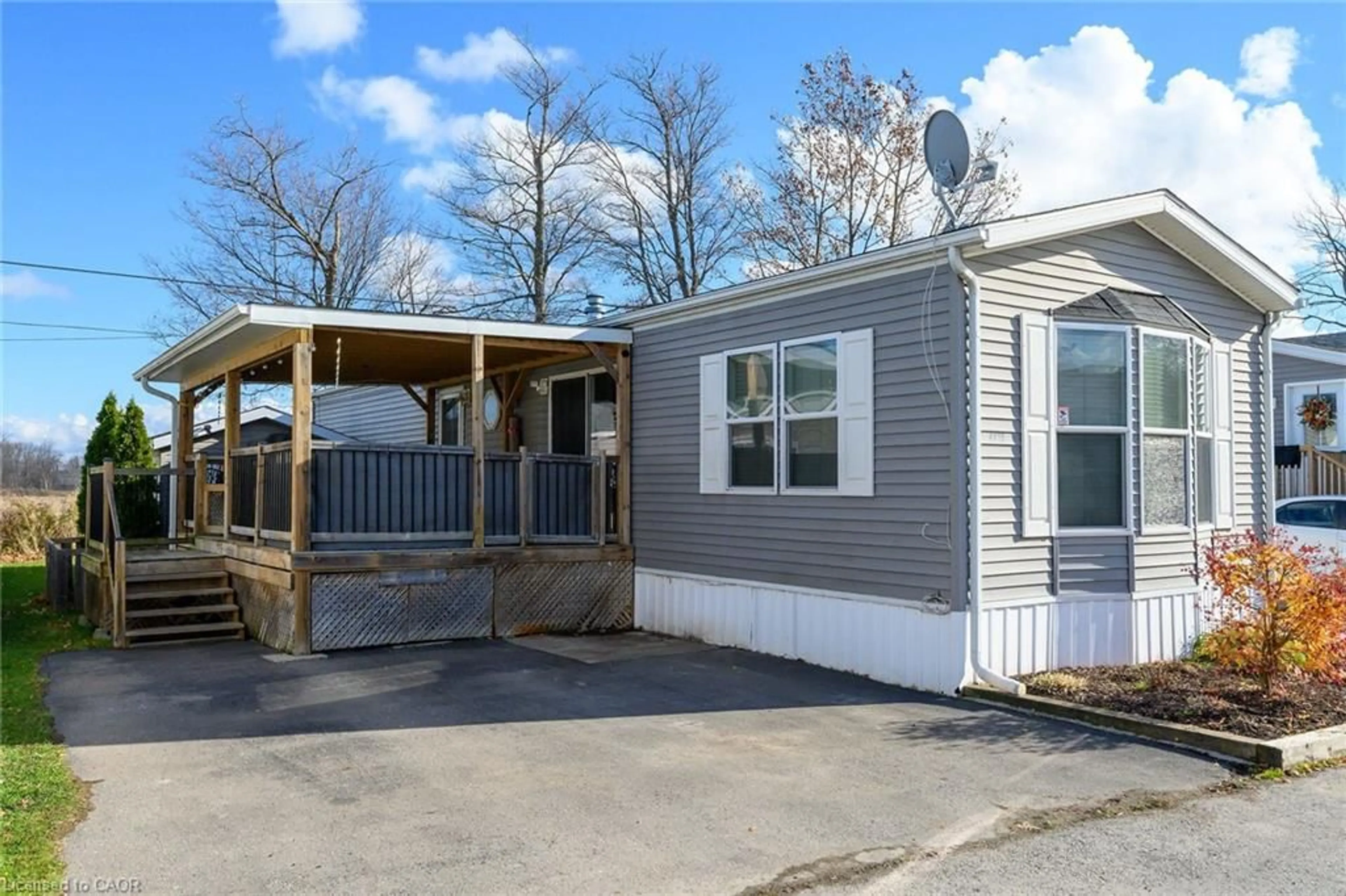 Home with vinyl exterior material, street for 4413 Timothy Lane, Beamsville Ontario L0R 1B1