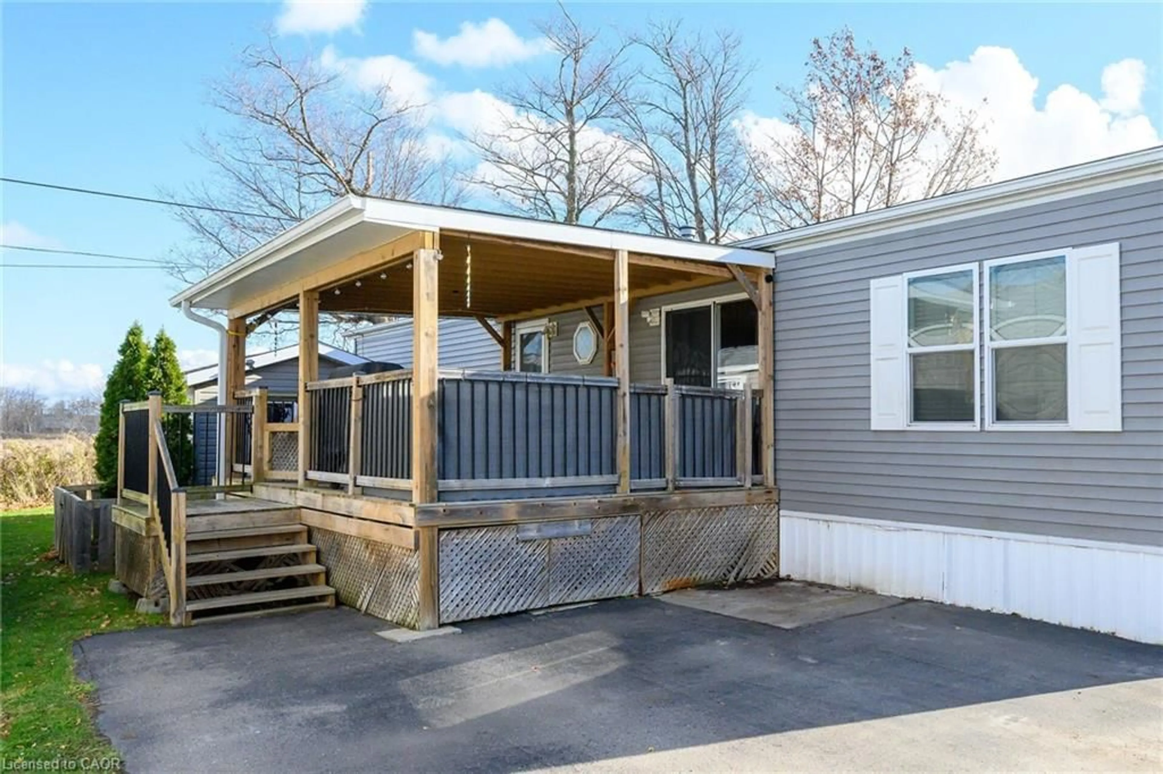 Home with vinyl exterior material, street for 4413 Timothy Lane, Beamsville Ontario L0R 1B1