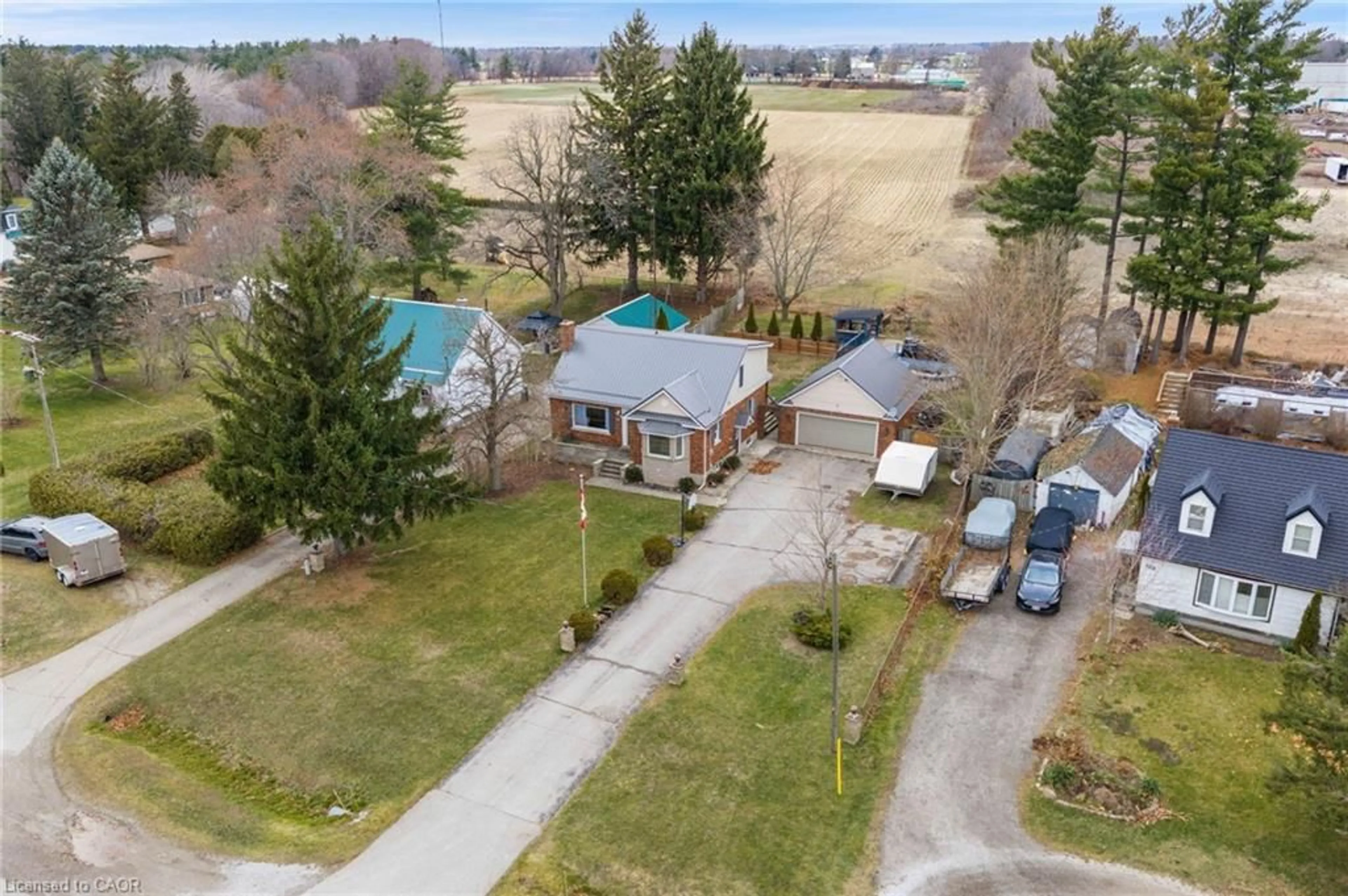 A pic from outside/outdoor area/front of a property/back of a property/a pic from drone, street for 435 Talbot Rd, Delhi Ontario N4B 2A4