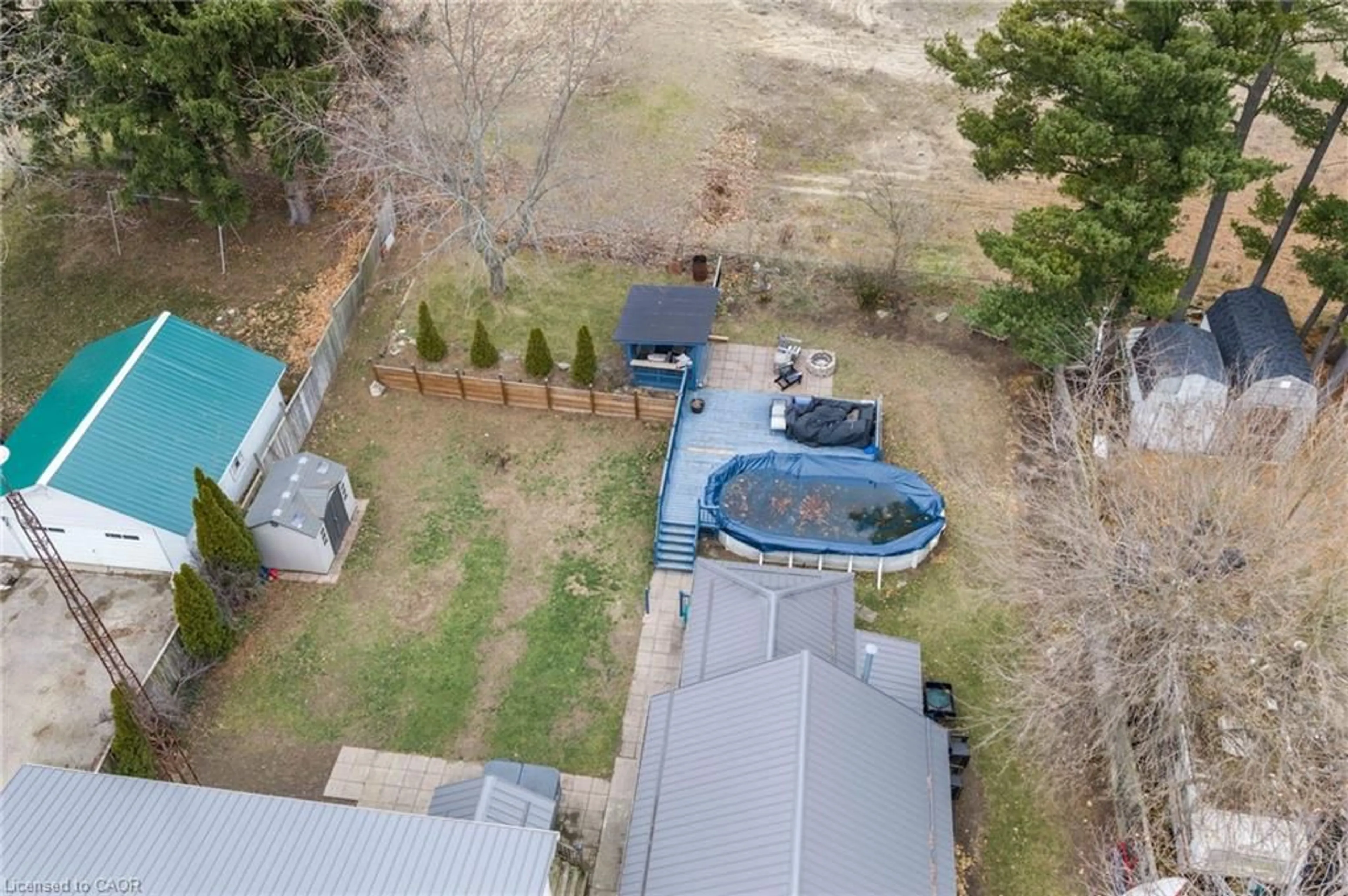 A pic from outside/outdoor area/front of a property/back of a property/a pic from drone, unknown for 435 Talbot Rd, Delhi Ontario N4B 2A4