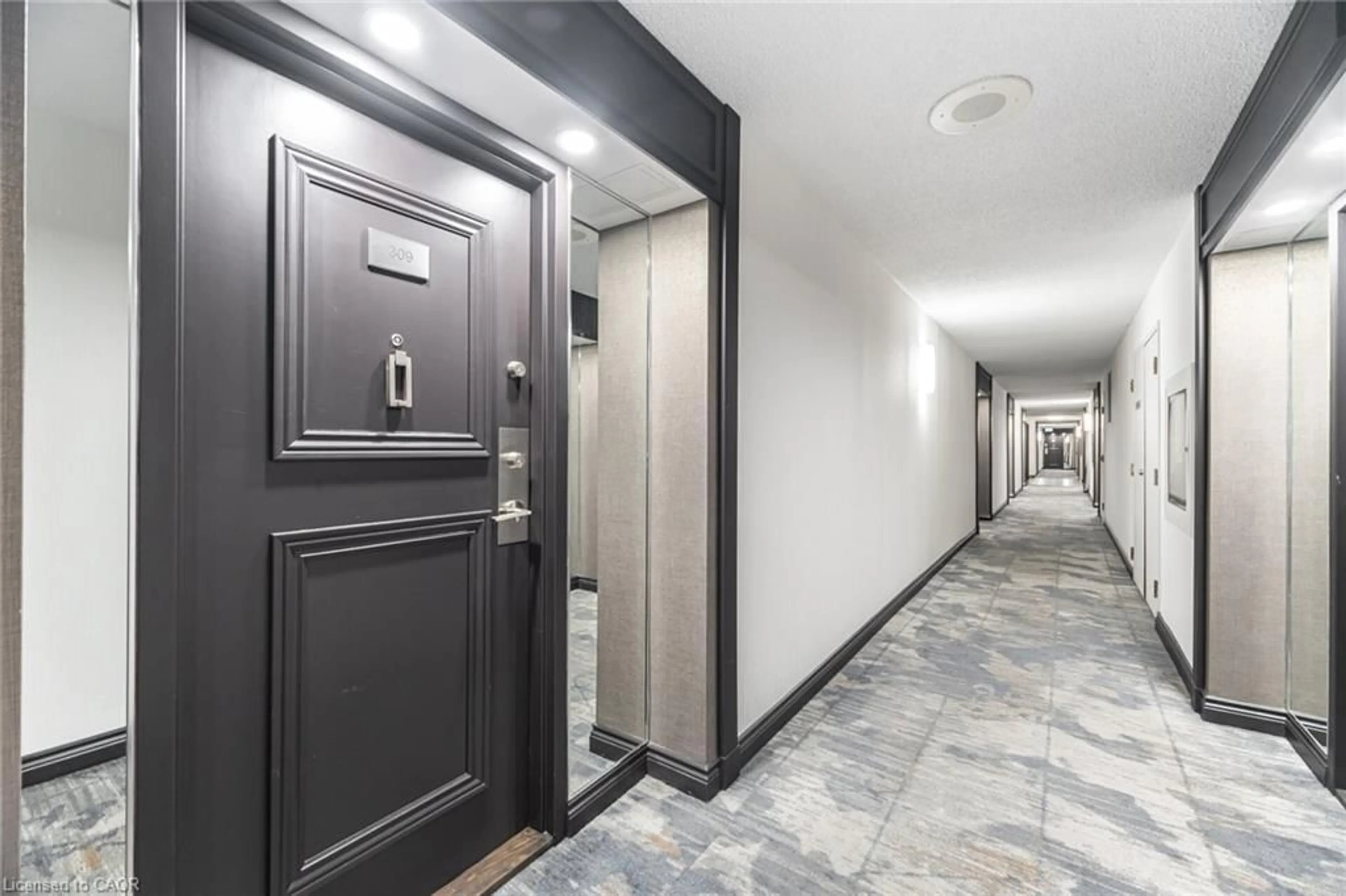 Indoor foyer for 275 Bamburgh Cir #309, Toronto Ontario M1W 3X4