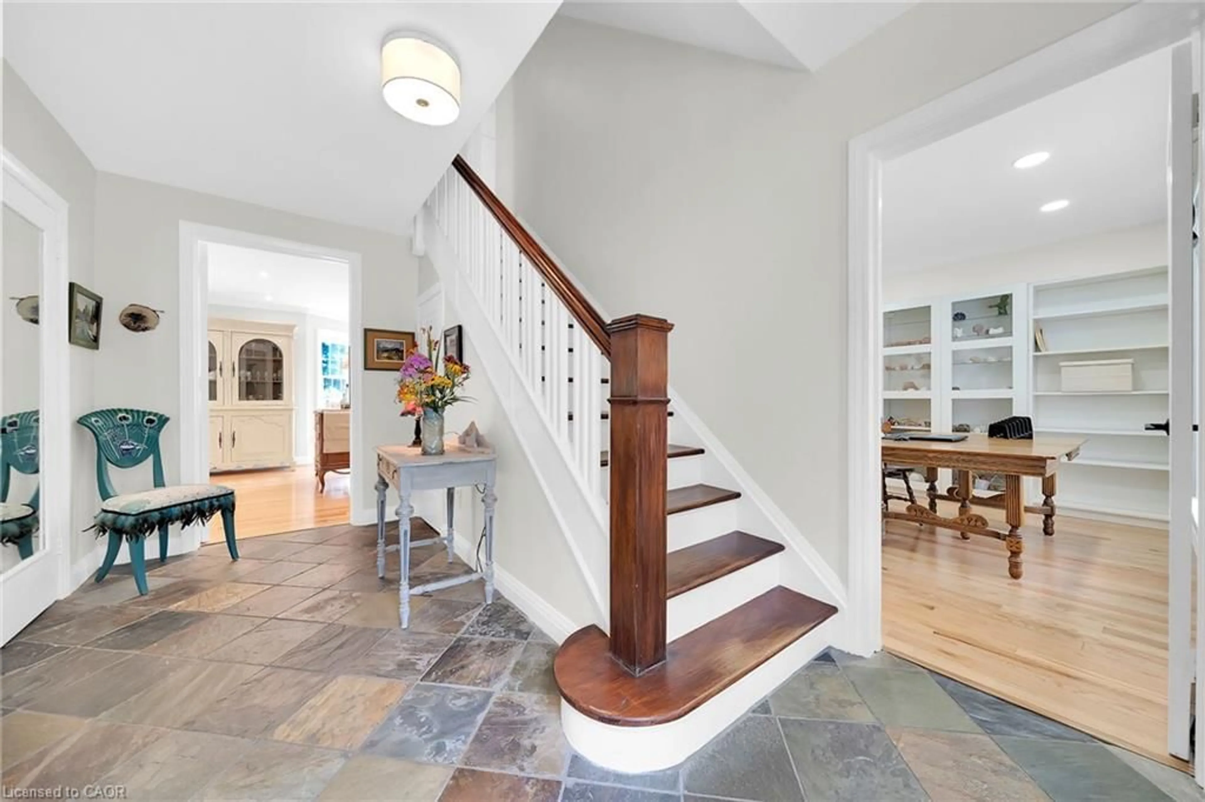 Indoor entryway for 14 Simcoe Blvd, Simcoe Ontario N3Y 3L5