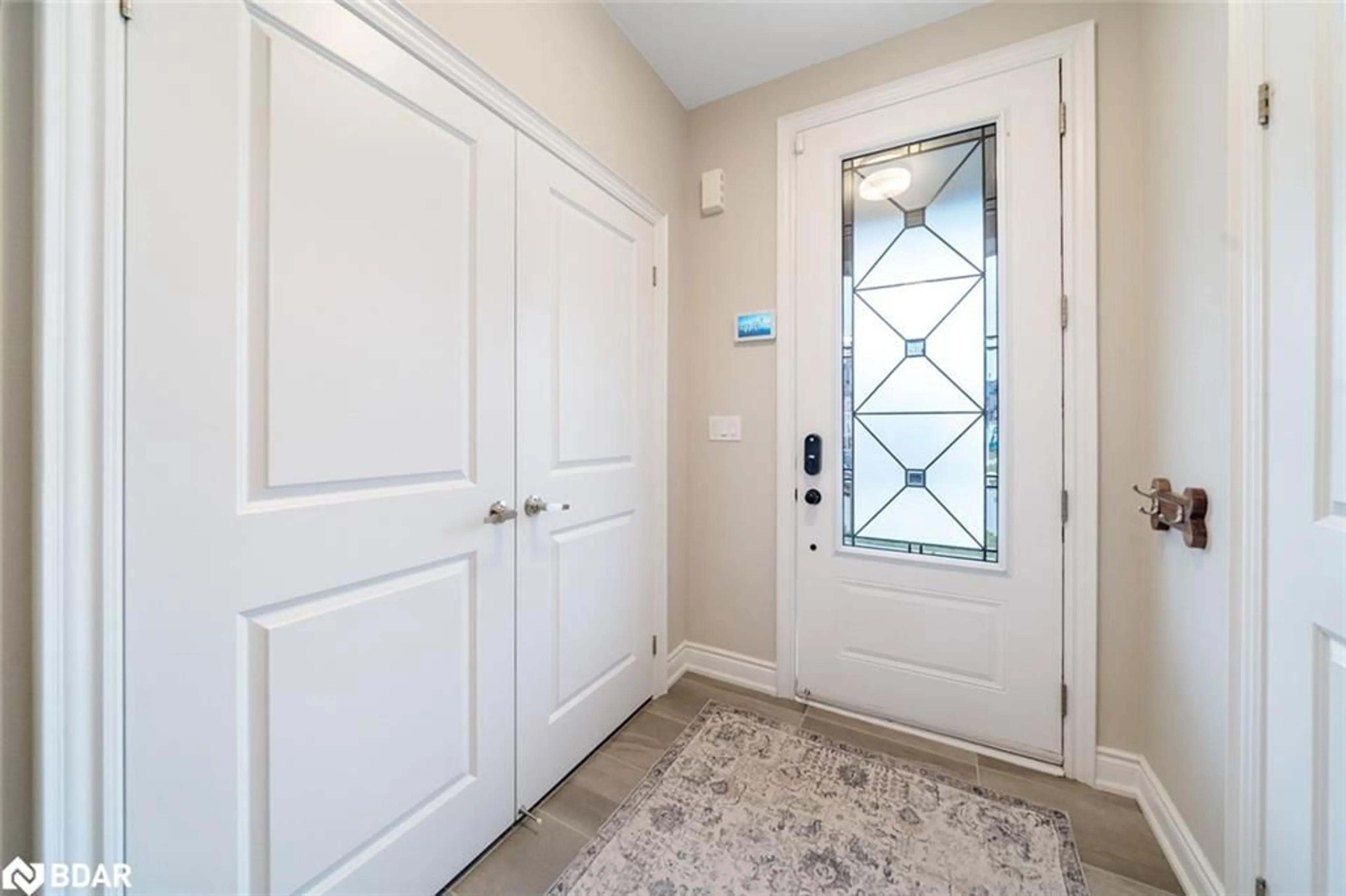 Indoor entryway for 2107 Wilson St, Innisfil Ontario L9S 0N8