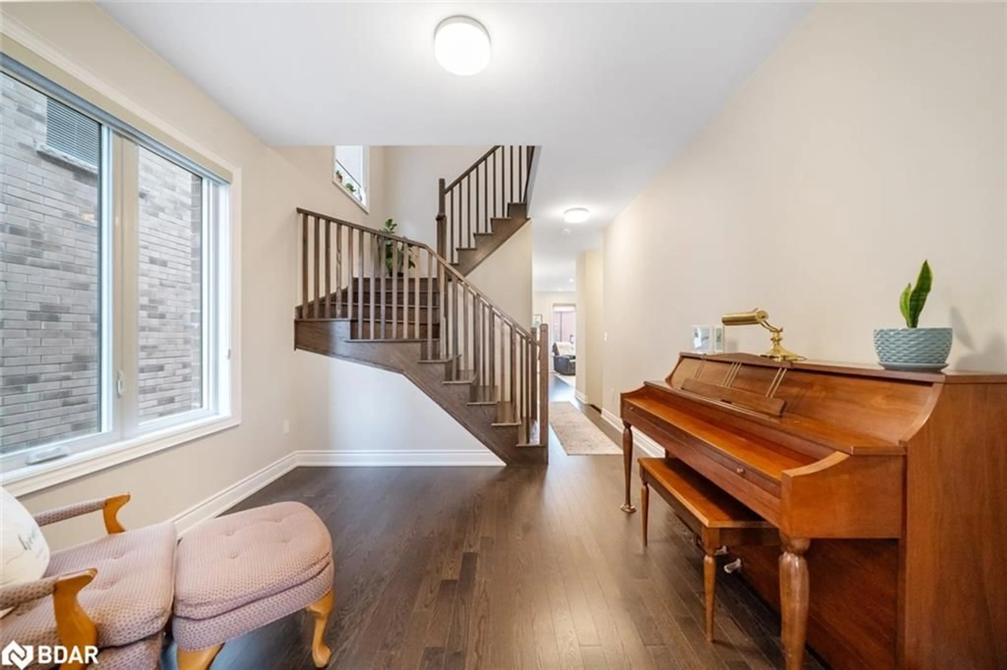 Indoor entryway for 2107 Wilson St, Innisfil Ontario L9S 0N8