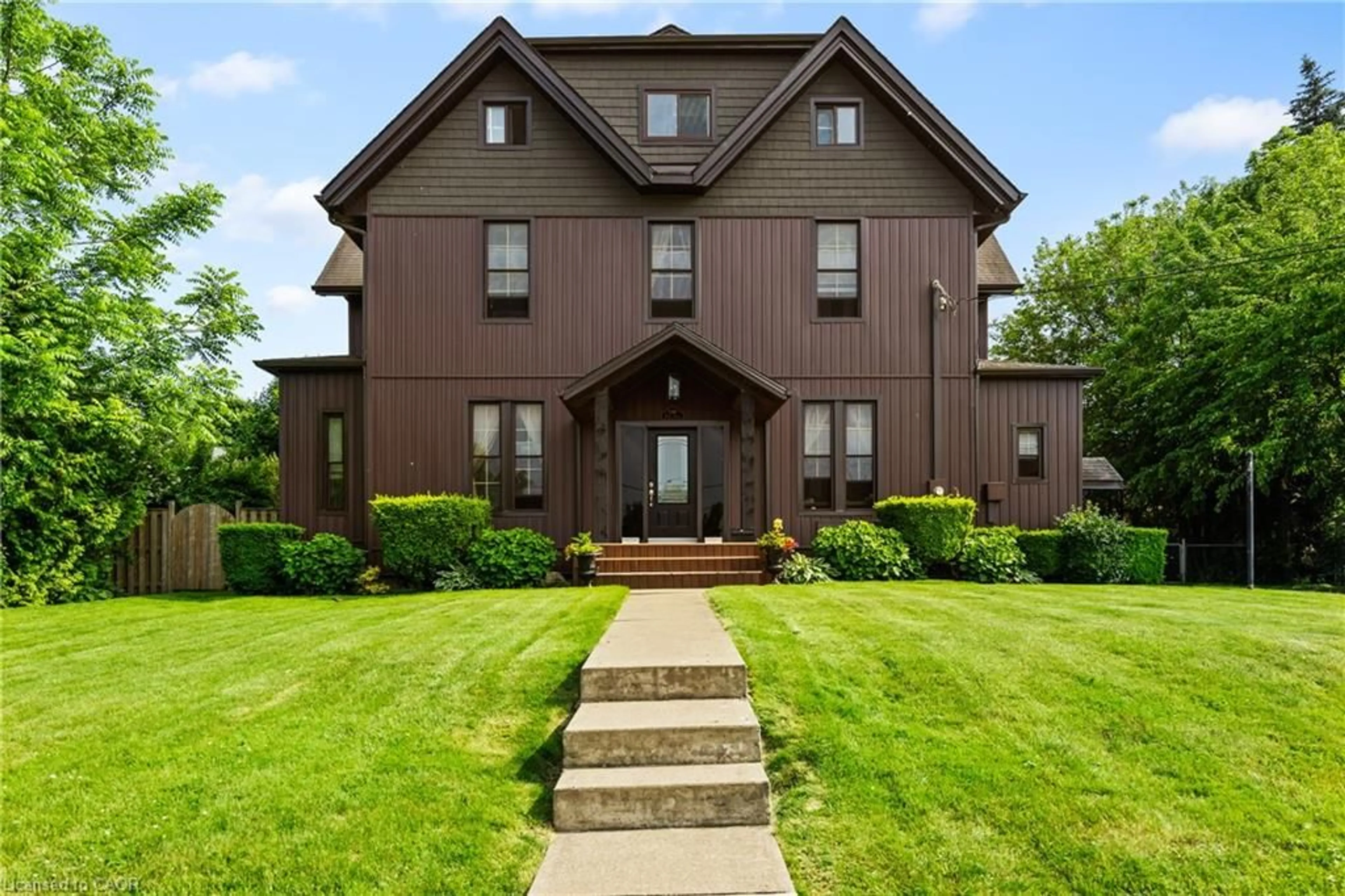 Home with brick exterior material, street for 5368 Menzie St, Niagara Falls Ontario L2E 2V8