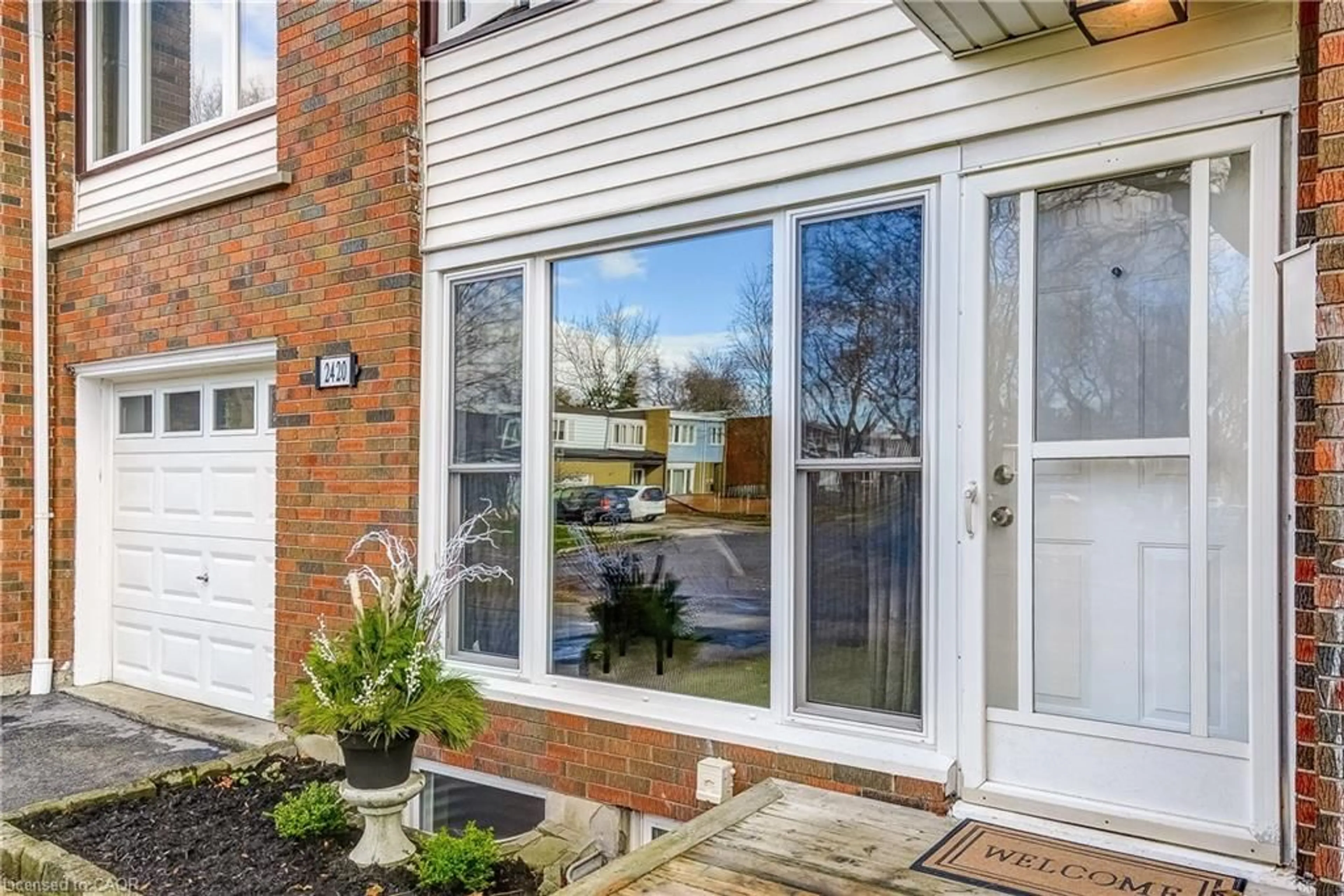 Home with brick exterior material, water/lake/river/ocean view for 2420 Maryvale Crt, Burlington Ontario L7P 2P2