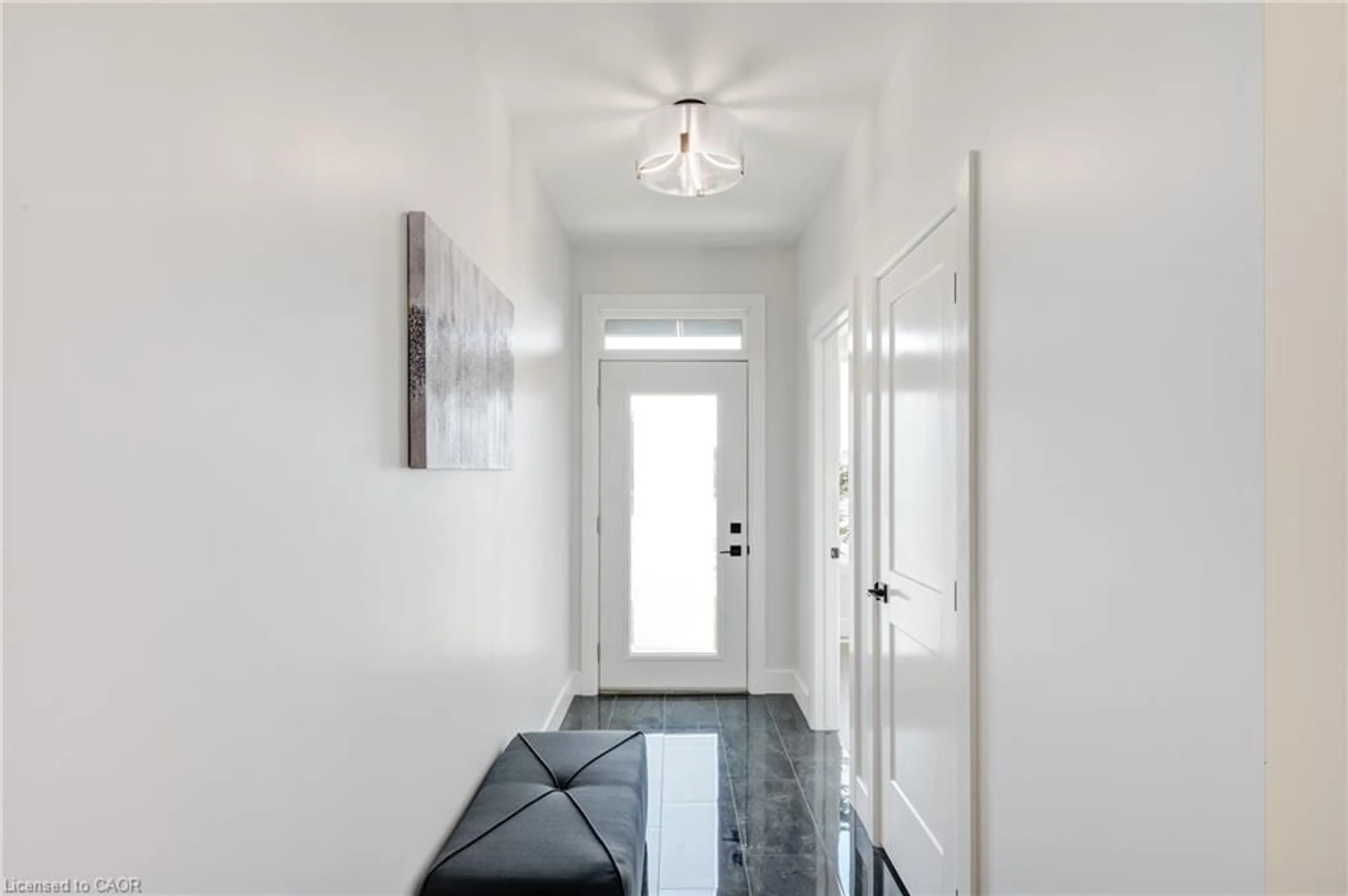 Indoor entryway for 269 Pittock Park Rd #17, Woodstock Ontario N4S 7W2