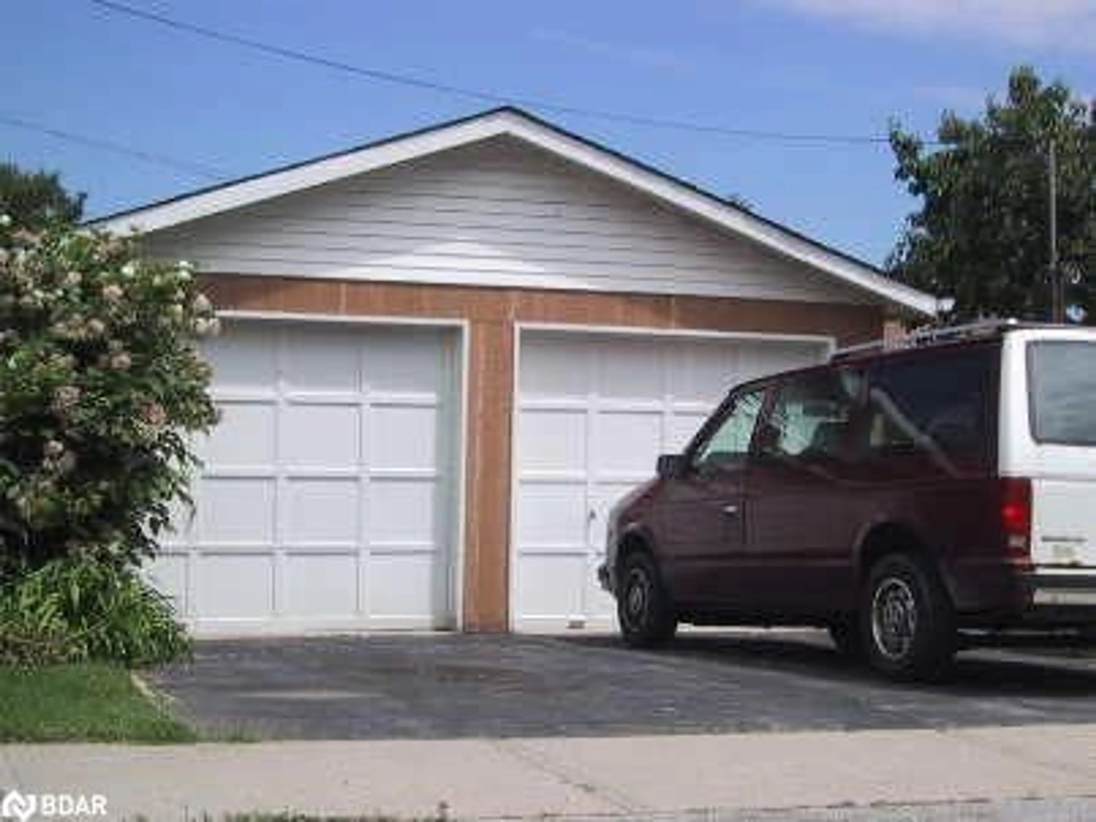 Indoor garage for 62 Falmouth Ave, Scarborough Ontario M1K 4M8