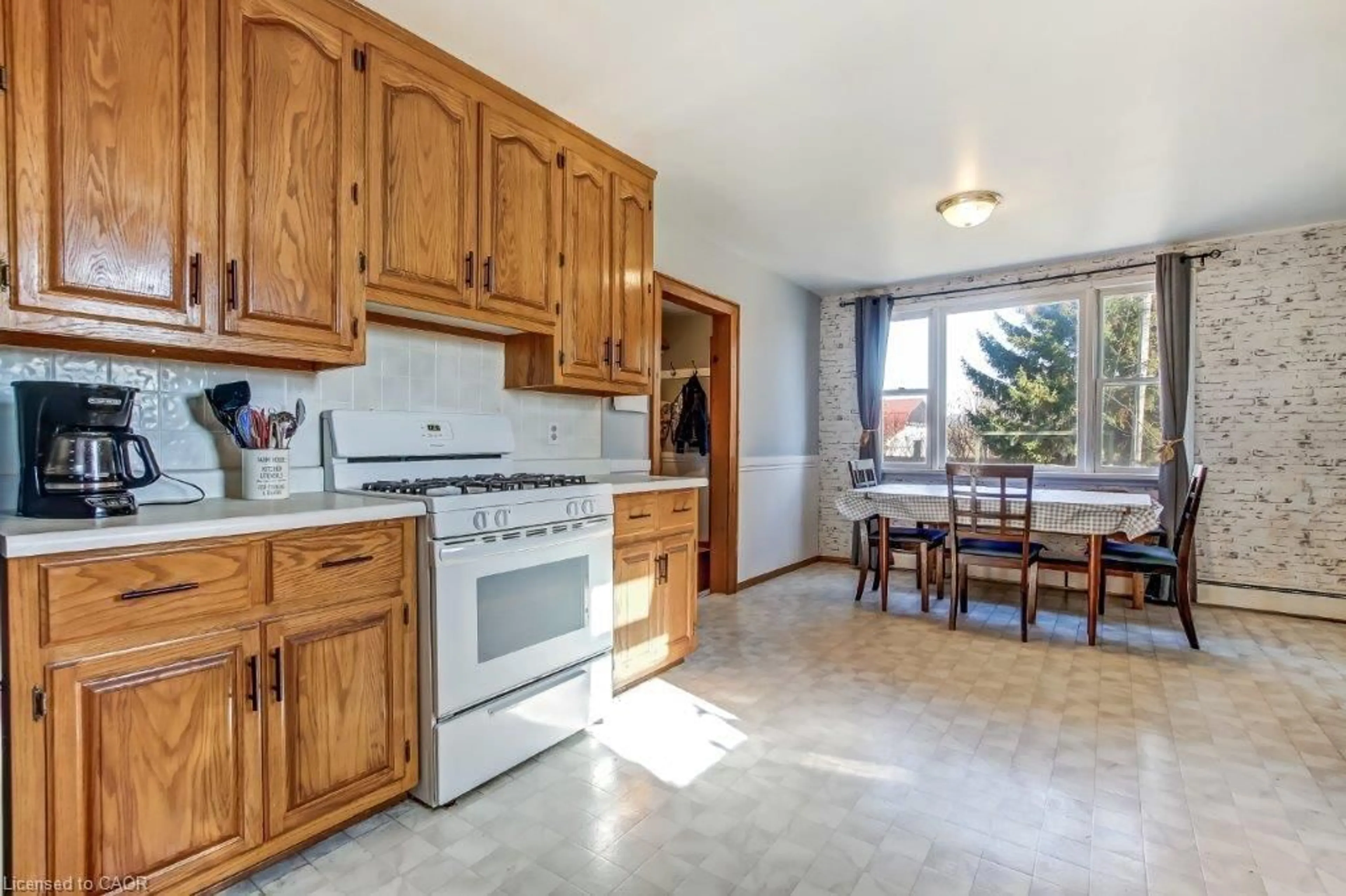 Standard kitchen, ceramic/tile floor for 2520 Highway 59, Langton Ontario N0E 1G0