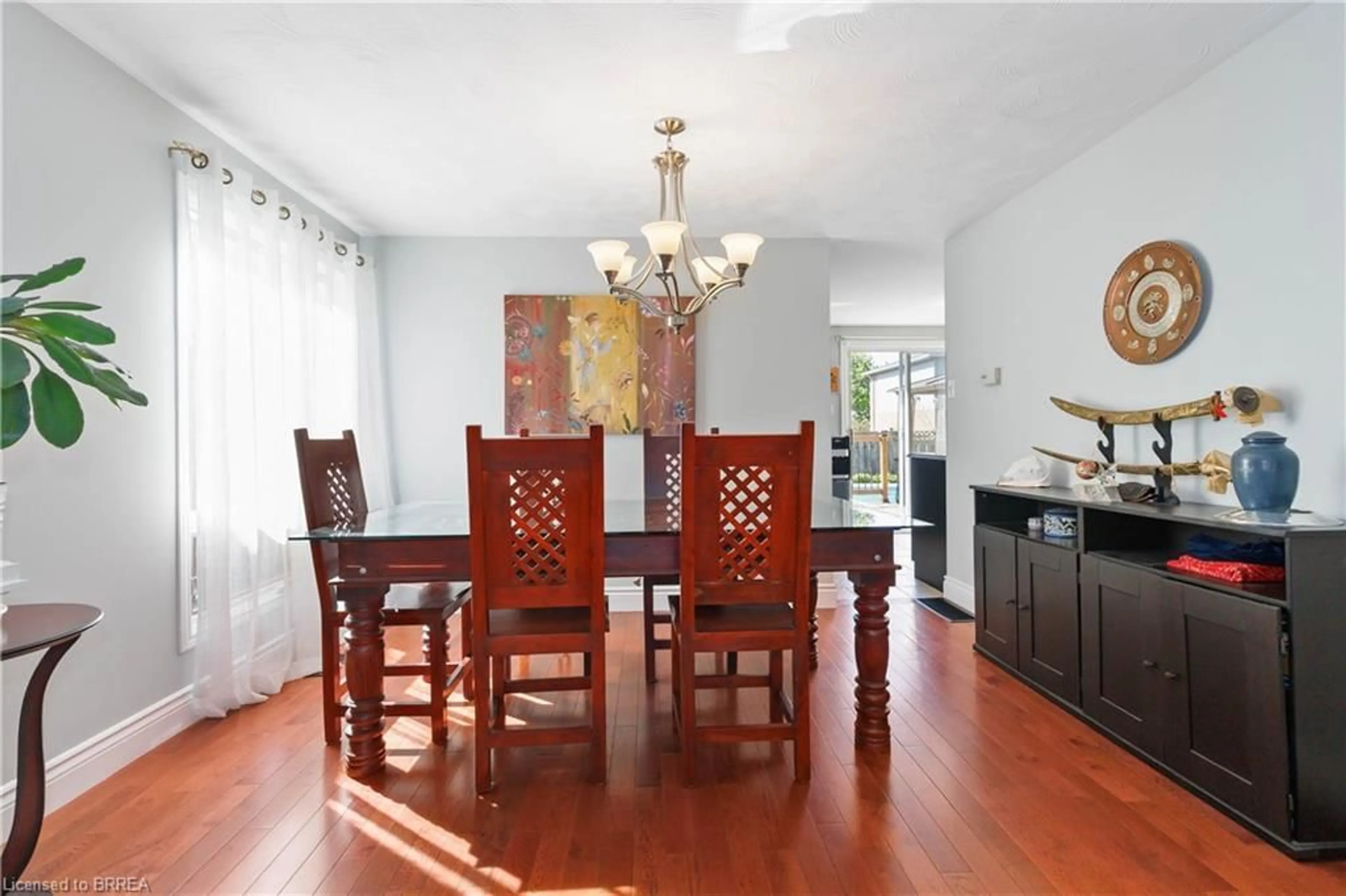 Dining room, wood/laminate floor for 25 Winter Way, Brantford Ontario N3T 6G3