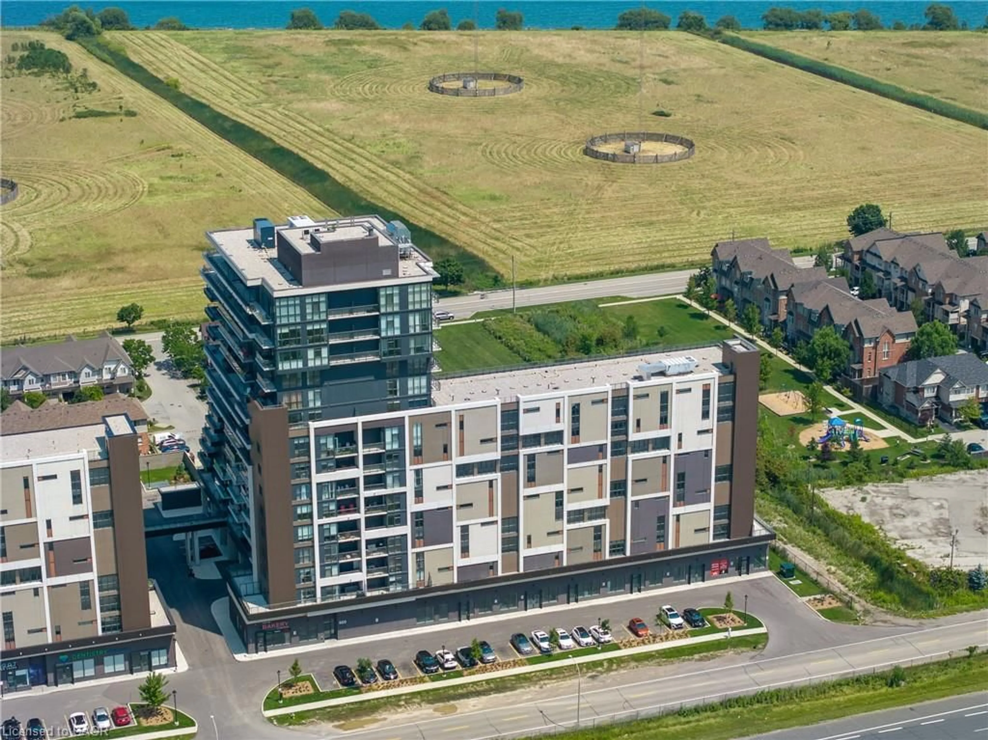 A pic from outside/outdoor area/front of a property/back of a property/a pic from drone, building for 550 North Service Rd #218, Grimsby Ontario L3M 0H9