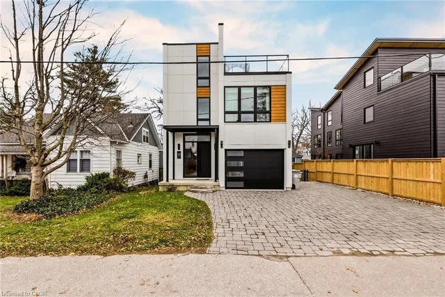 26 Huron St, Grand Bend 2