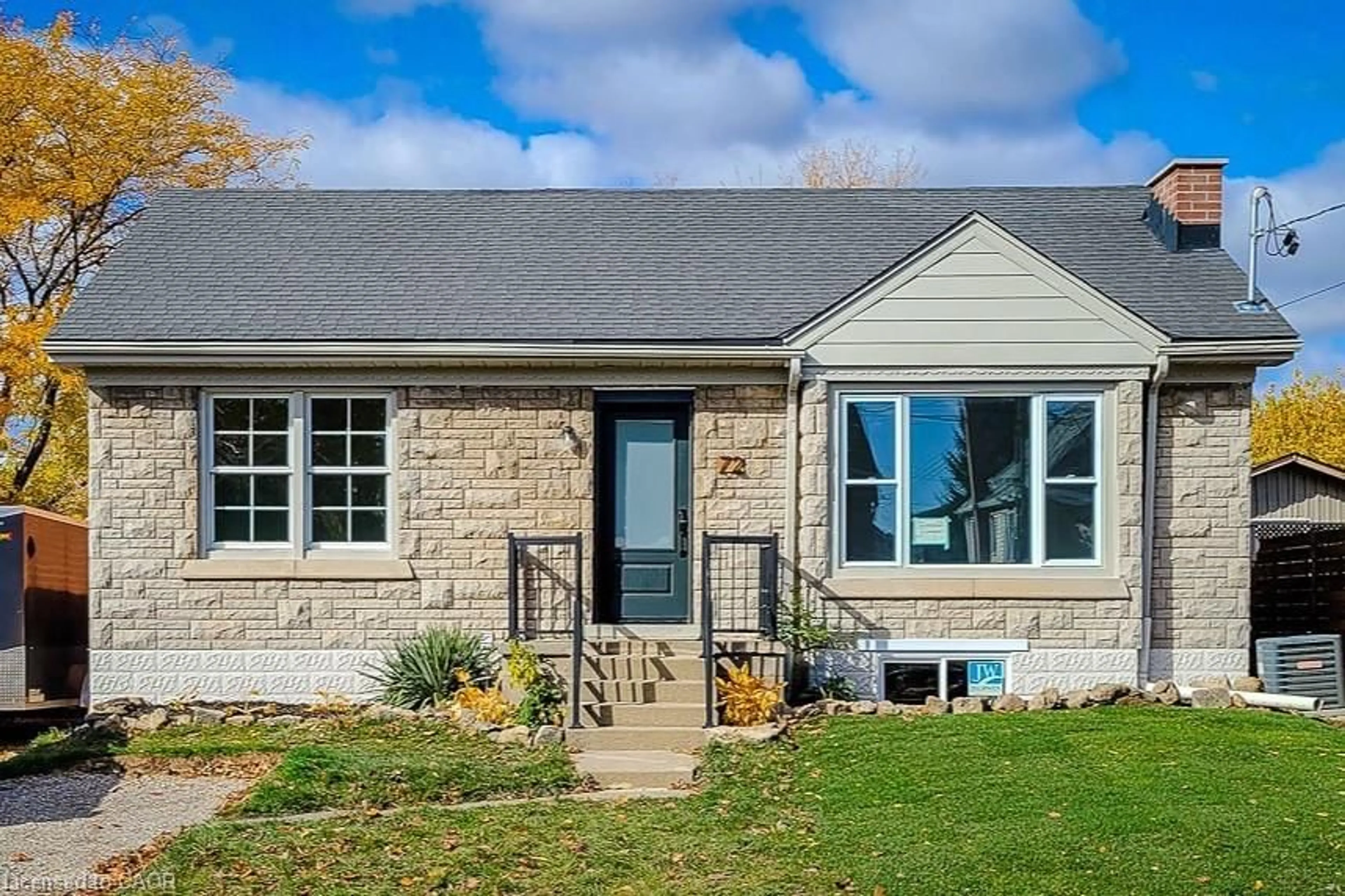 Home with vinyl exterior material, street for 72 West 1st St, Hamilton Ontario L9C 3C3