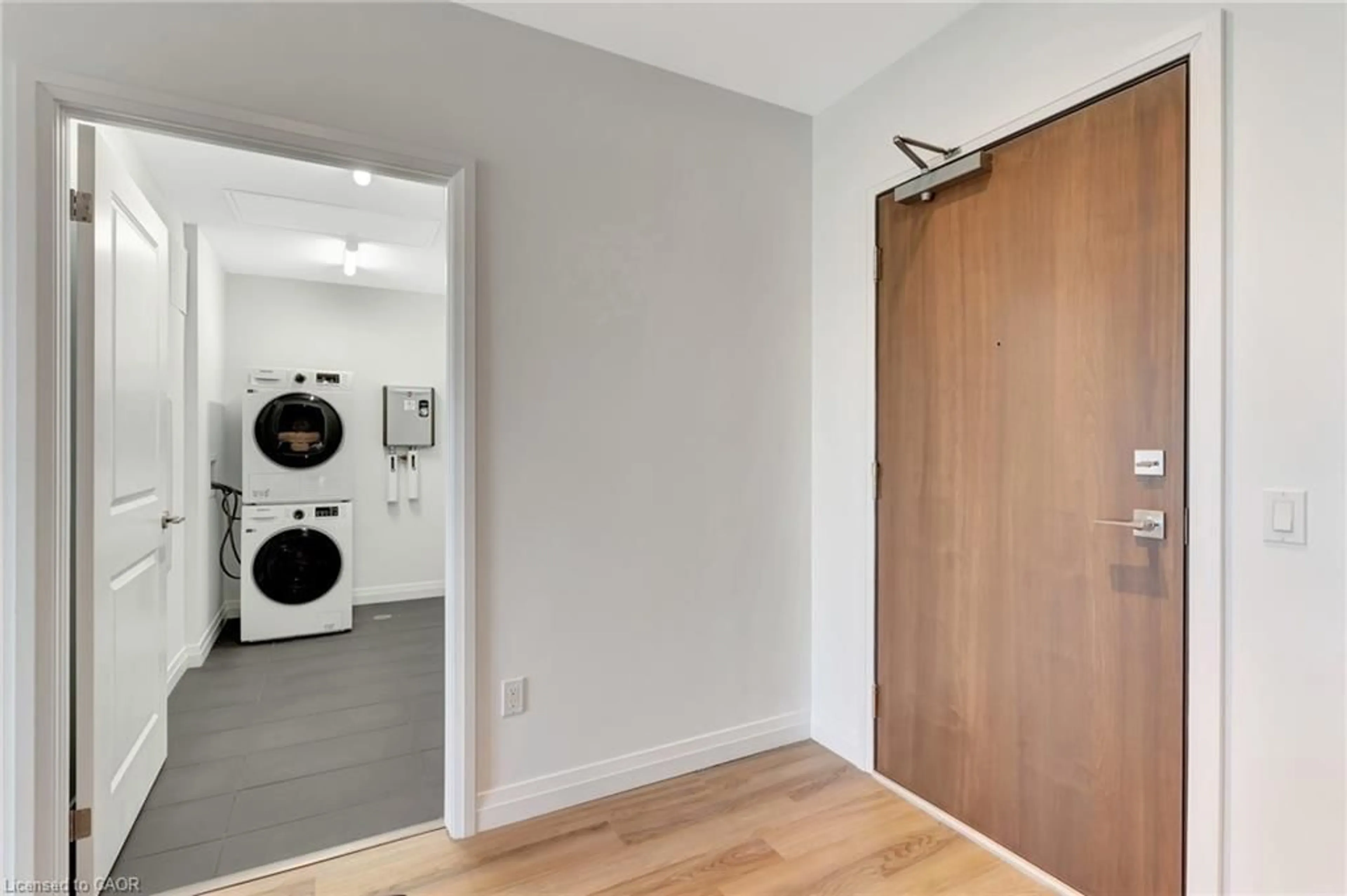 Indoor entryway for 525 New Dundee Rd #706, Kitchener Ontario N2P 0K8