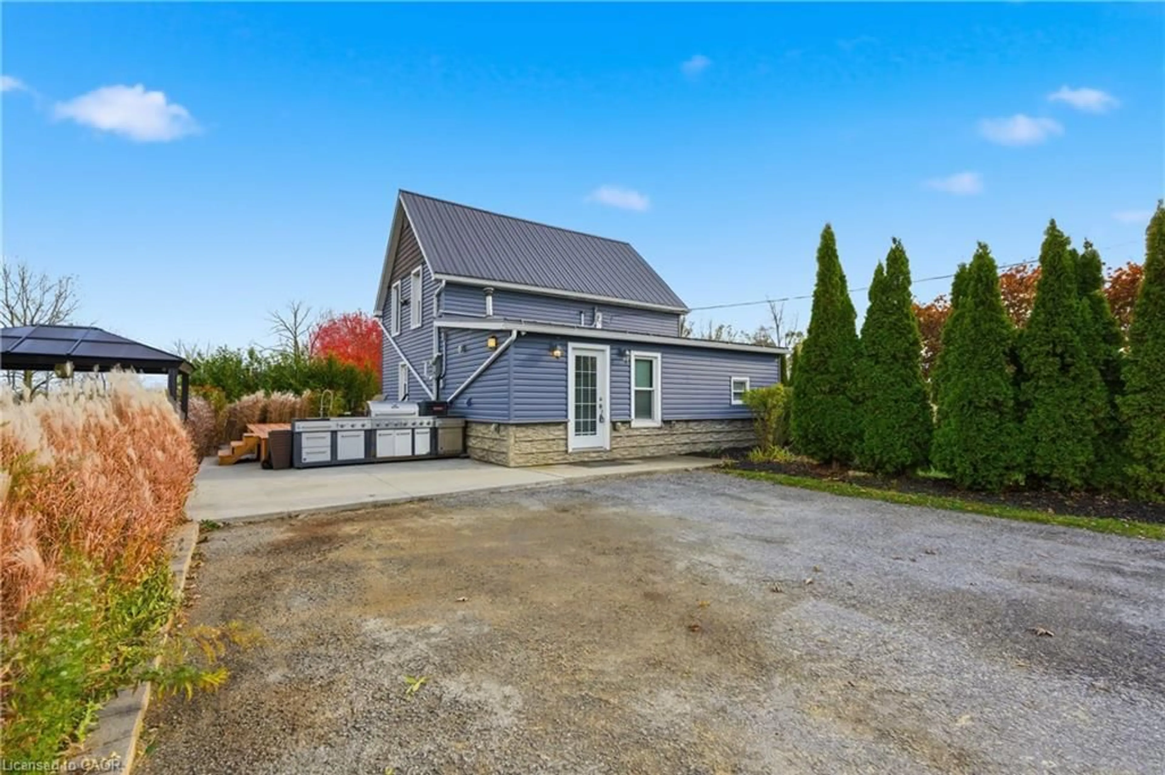 A pic from outside/outdoor area/front of a property/back of a property/a pic from drone, unknown for 112 Young Rd, Dunnville Ontario N1A 2W7