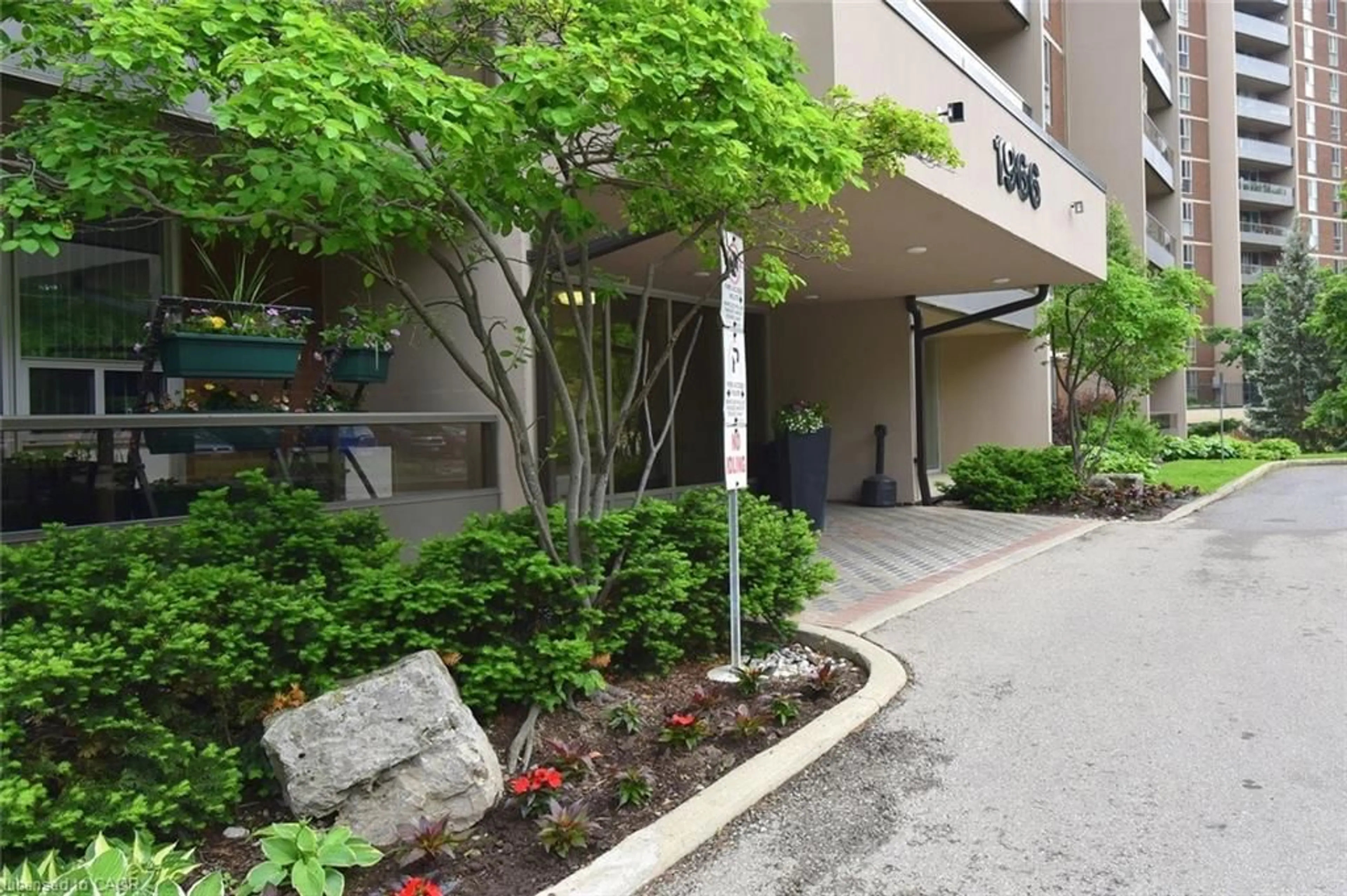 Unknown for 1968 Main St #708, Hamilton Ontario L8S 1J7