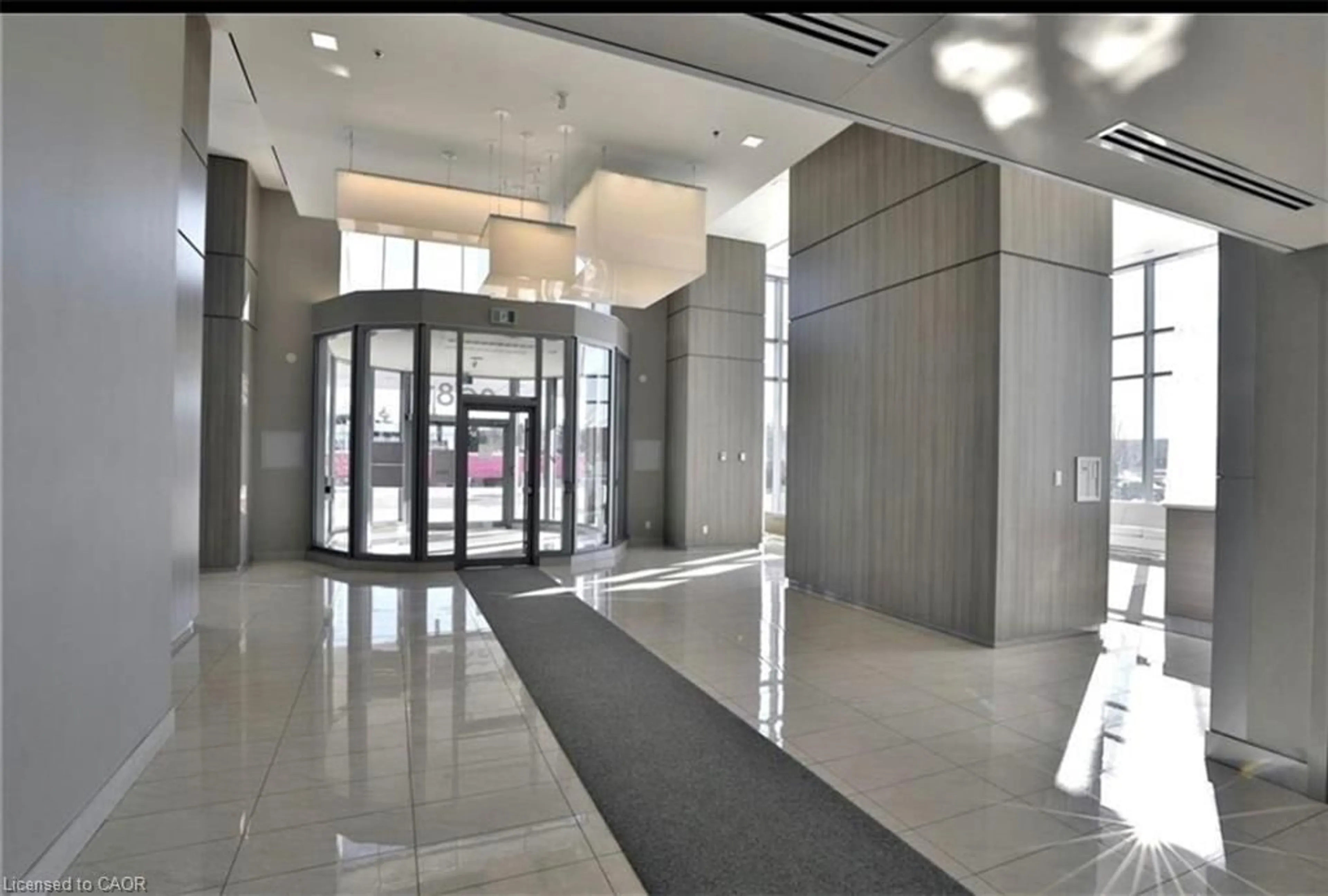 Indoor foyer for 2081 Fairview St #1803, Burlington Ontario L7R 2C8