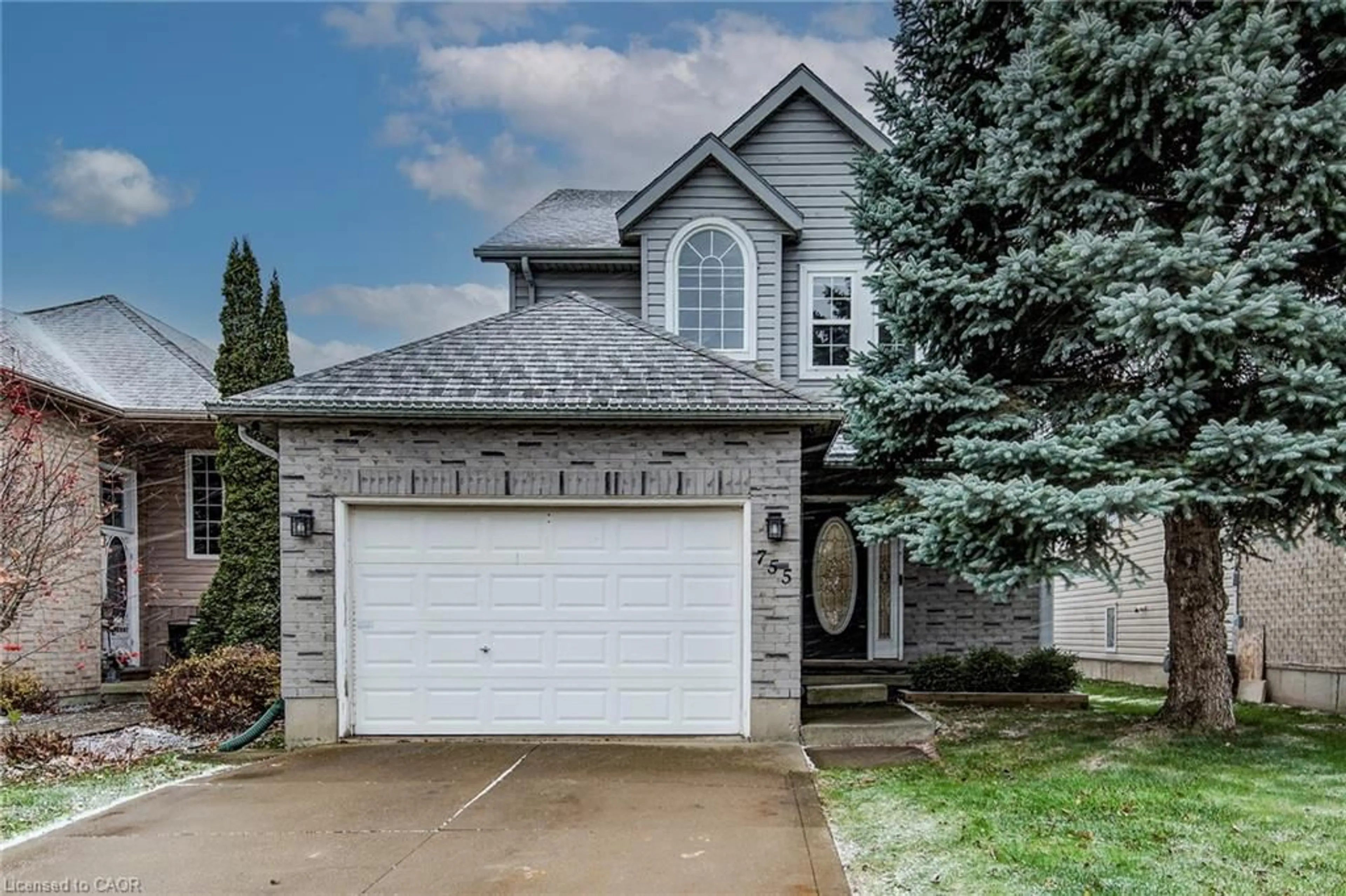 Home with vinyl exterior material, street for 755 Southwood Way, Woodstock Ontario N4V 1G5