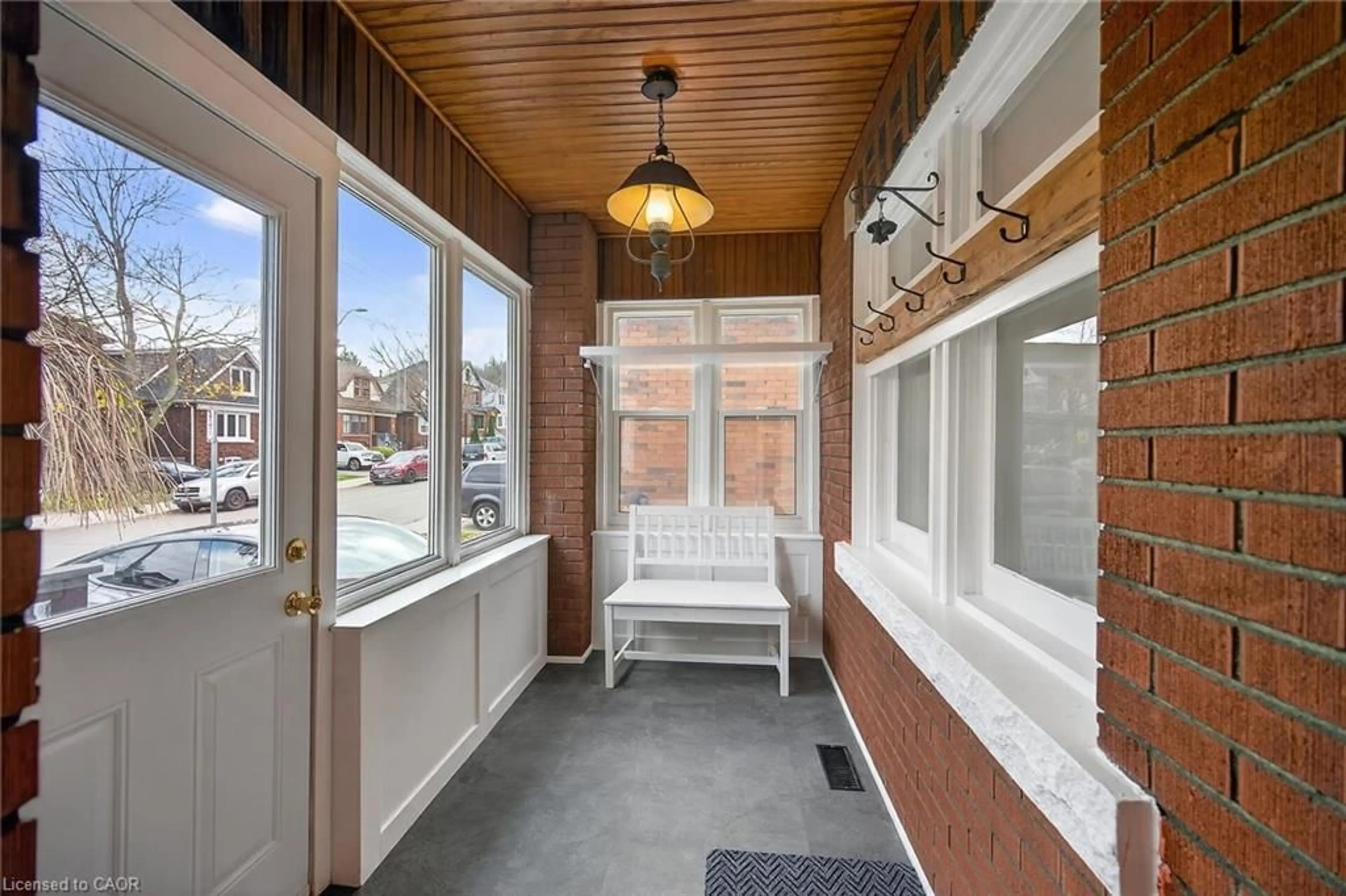 Indoor entryway for 266 Wexford Ave, Hamilton Ontario L8K 2P3